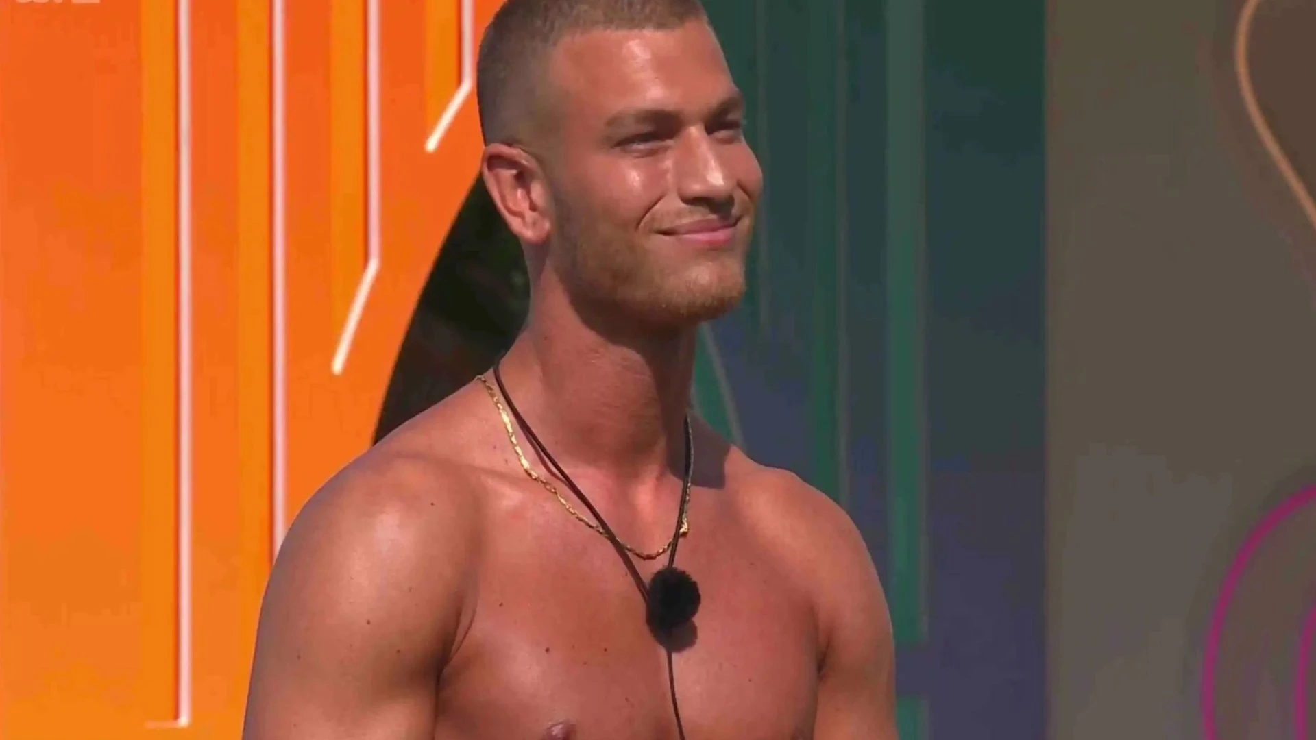 Love Island fans horrified as hunk makes explicit joke about mum's sex shop