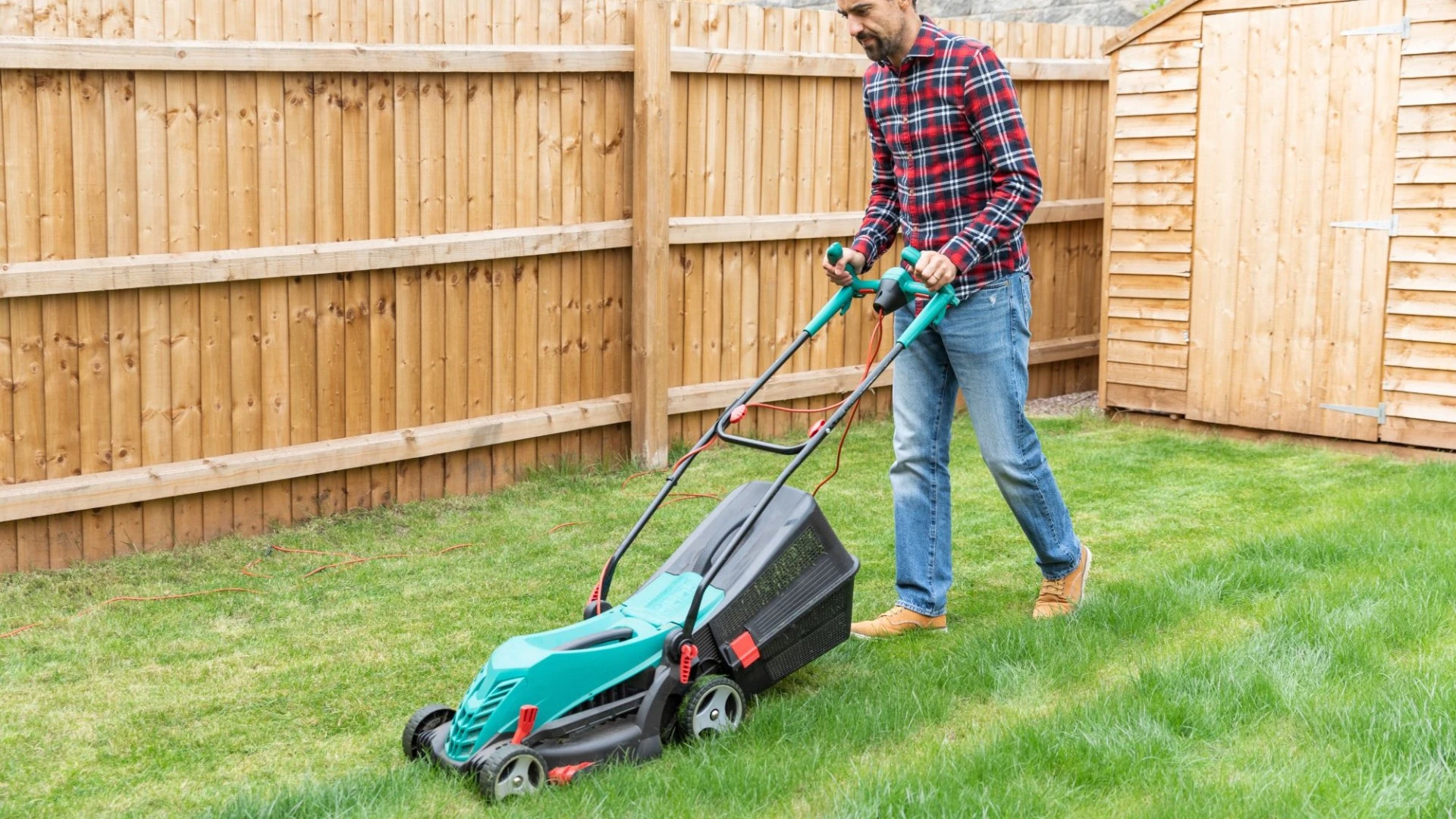 Mowing hack gardeners swear by keeps grass lush & green in hot weather