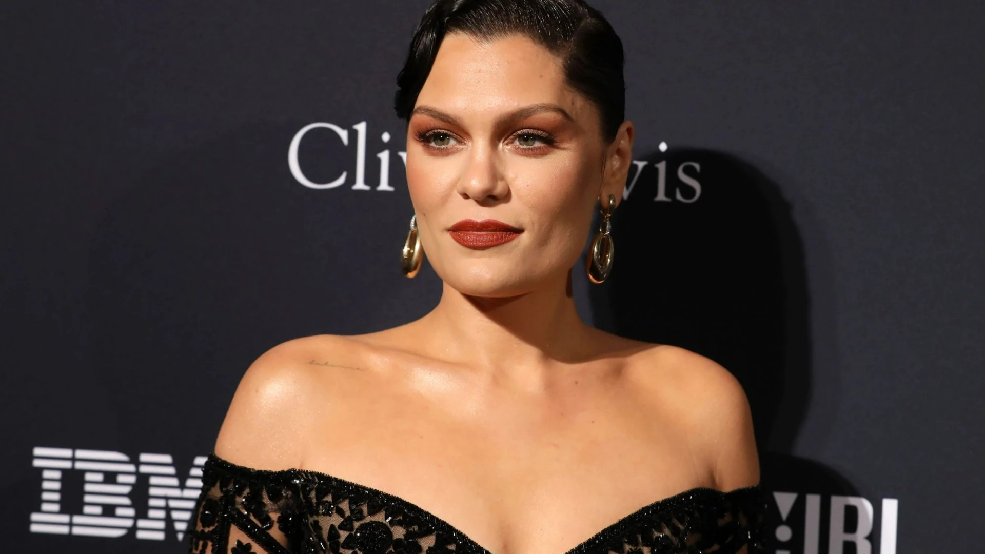 Jessie J breaks down in tears & struggles with panic attacks amid cancer battle