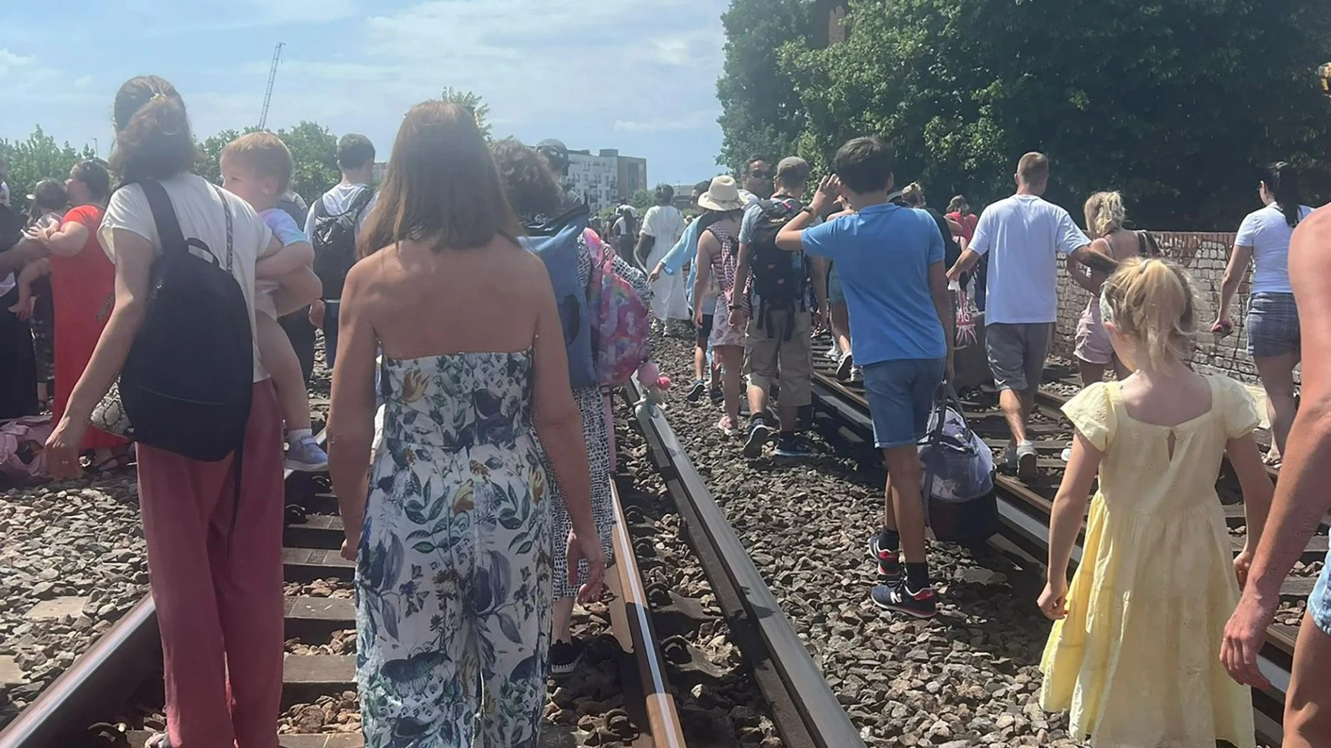 Major evacuation of 1,500 train passengers 'trapped for 2 hours with no air con'
