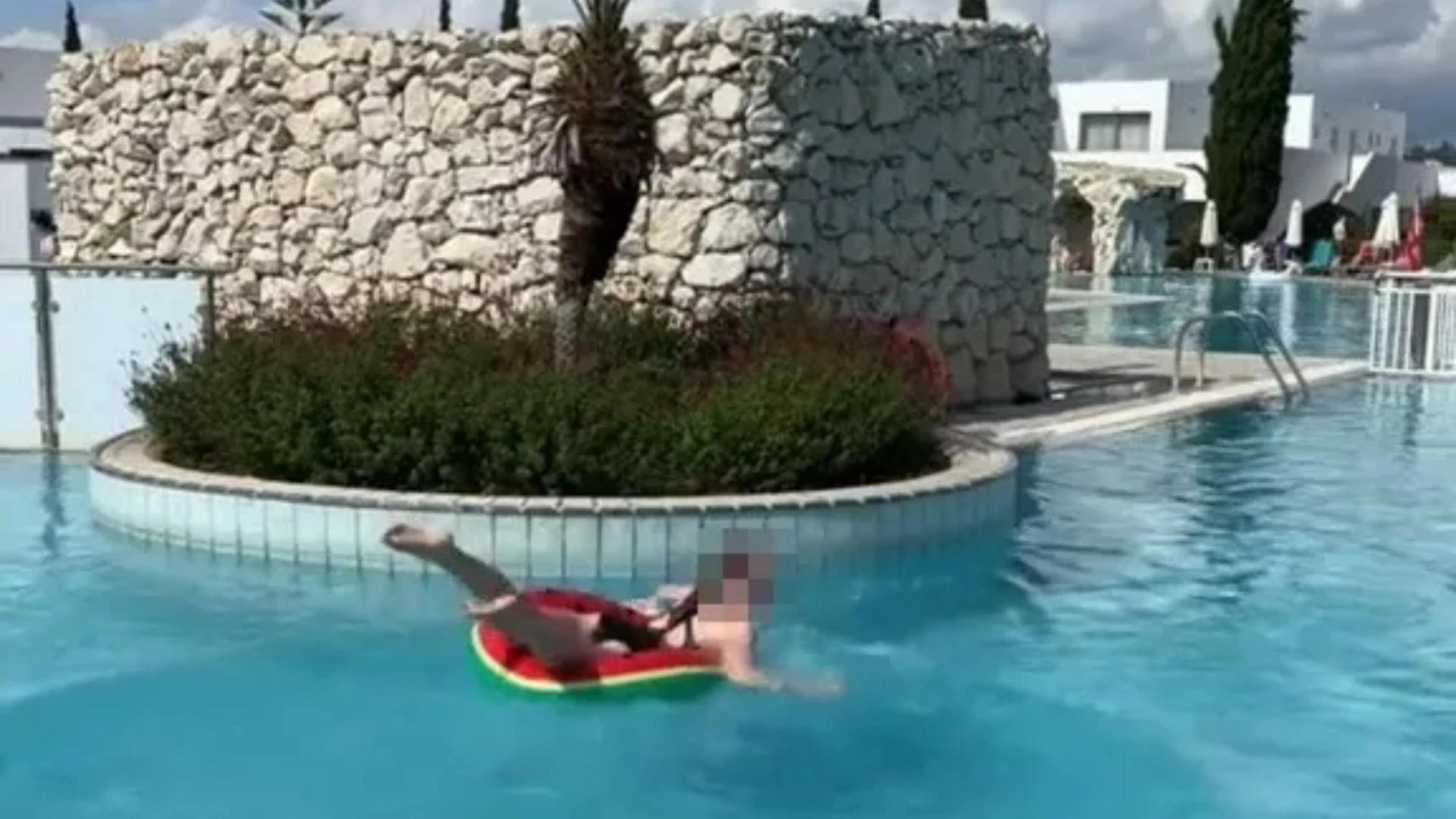 Mum dubbed 'drama queen' as she rants about 'worst hols ever' at 4-star hotel