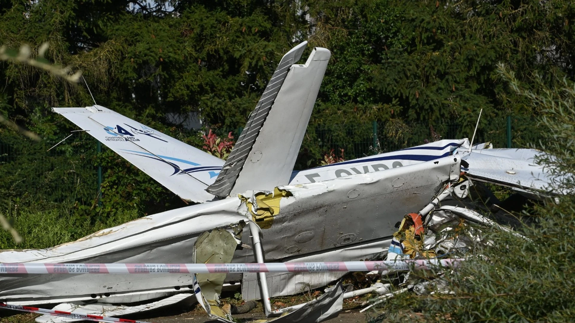 Ex-French army general & couple die in plane crash minutes after takeoff