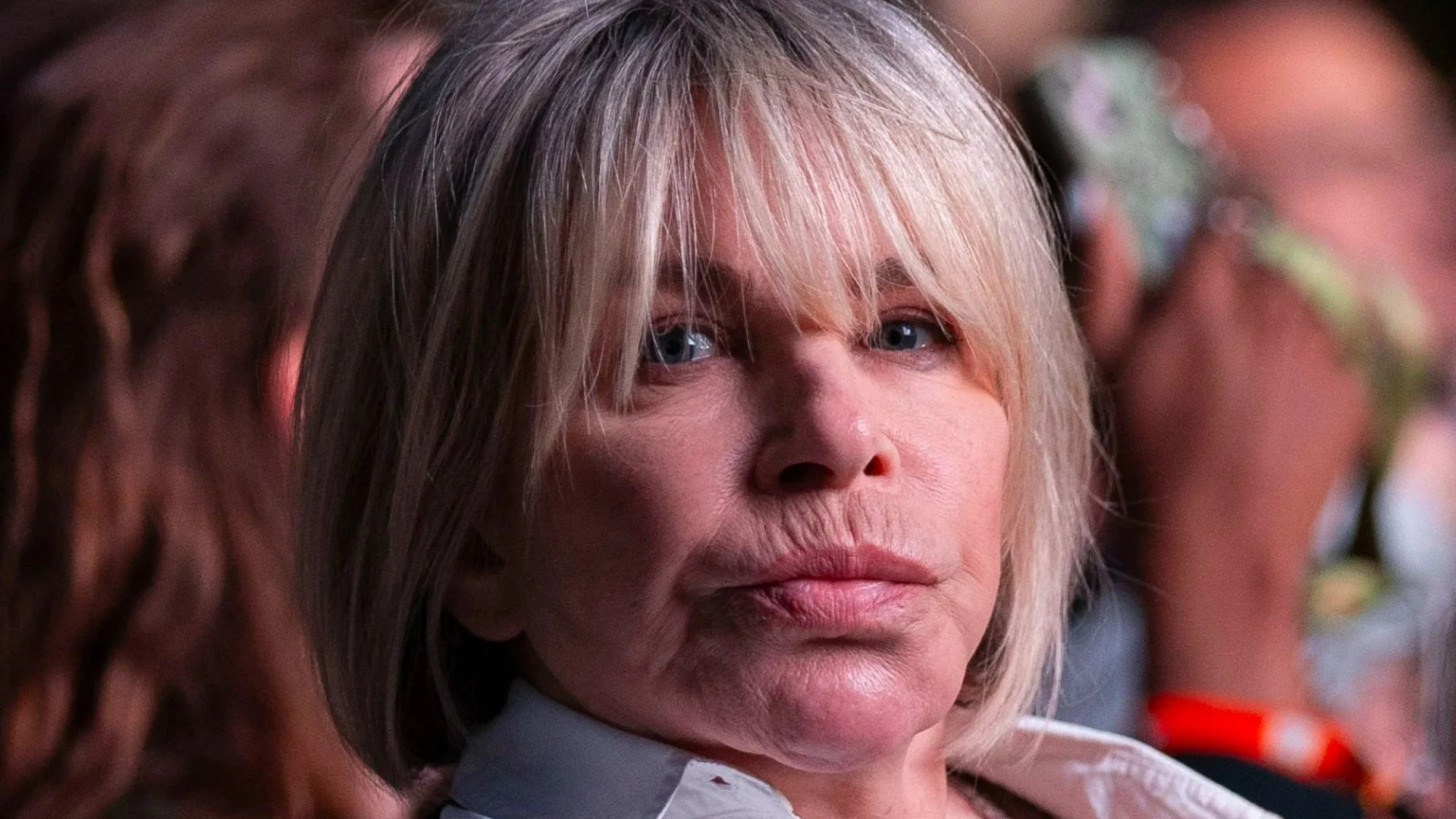 90s icon Leslie Ash, 65, uses walking stick in rare appearance at festival