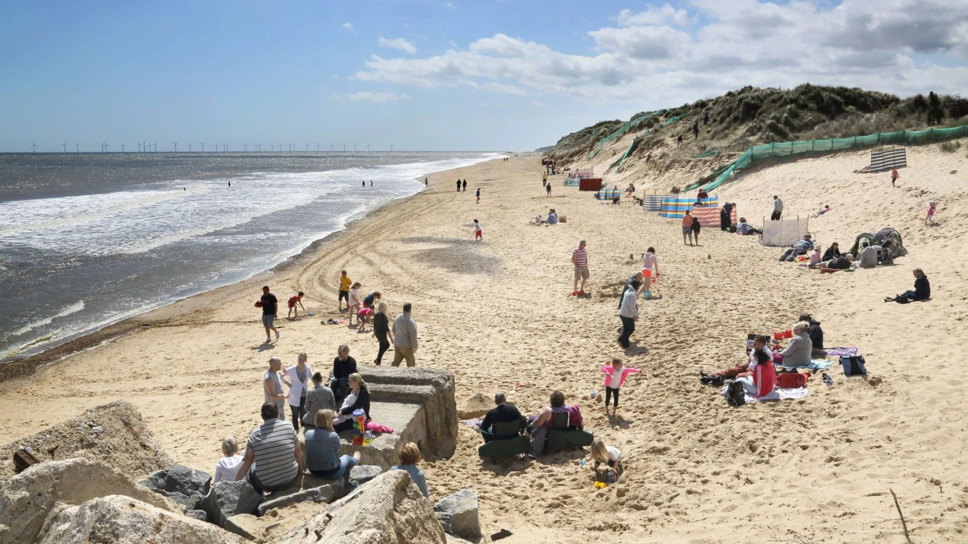 Major search for missing aircraft that sent panicked mayday call near UK beach