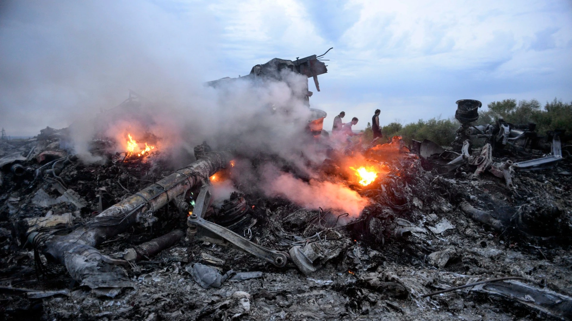 Planes falling out sky & GPS jamming - Putin's sabotage plot to target air travel