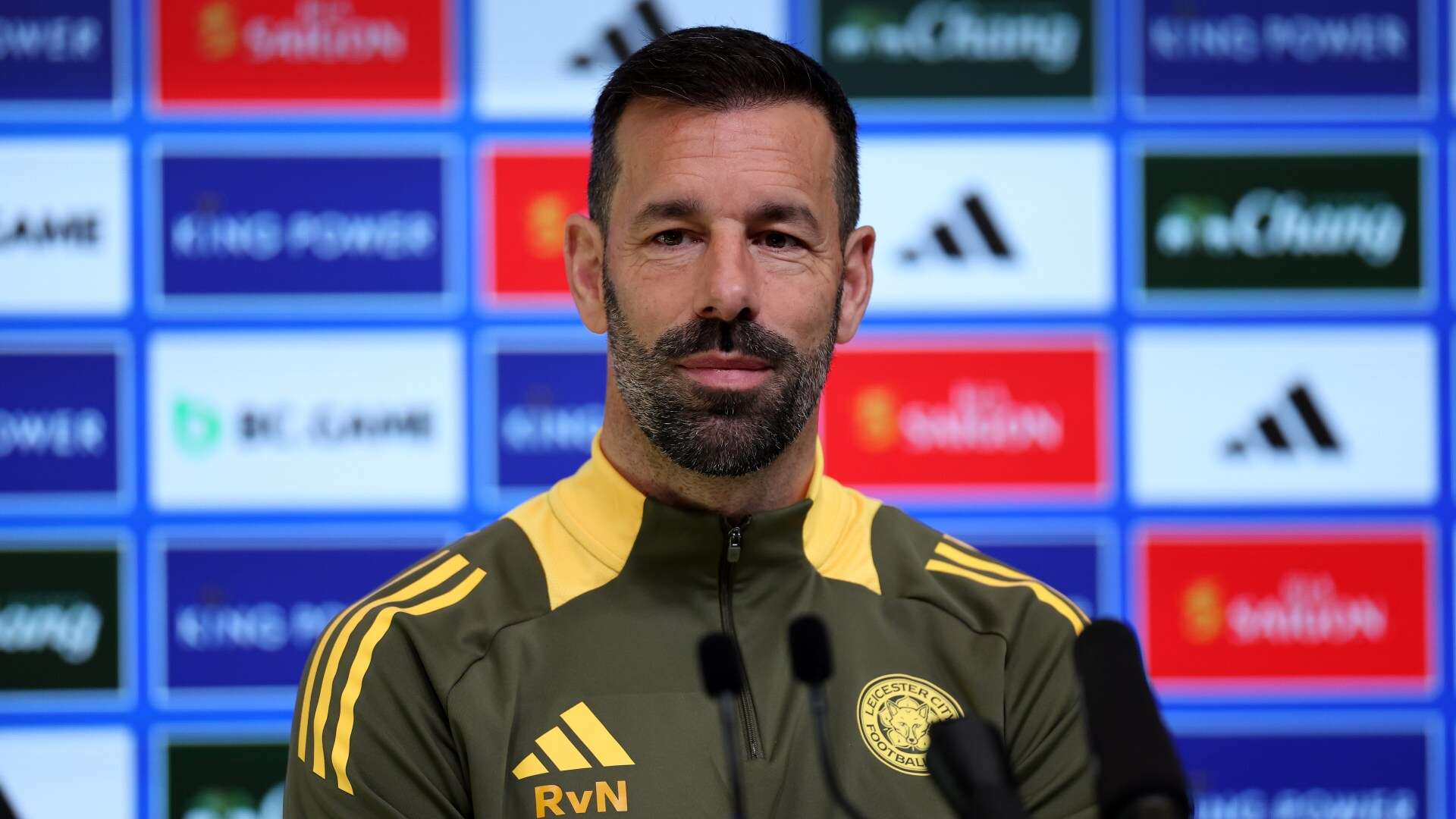 Van Nistelrooy hints at Man Utd transfer raid as he's set to 'use his network'