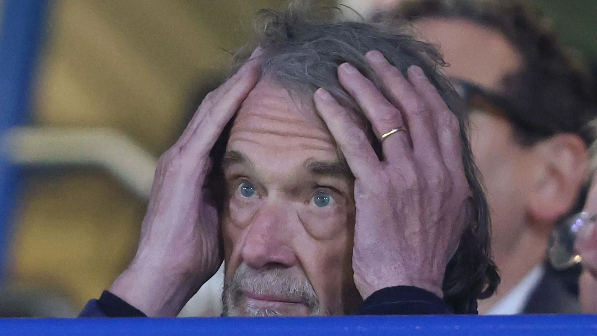 Fans spot Ratcliffe's 'face of regret' as Utd set record low at Chelsea