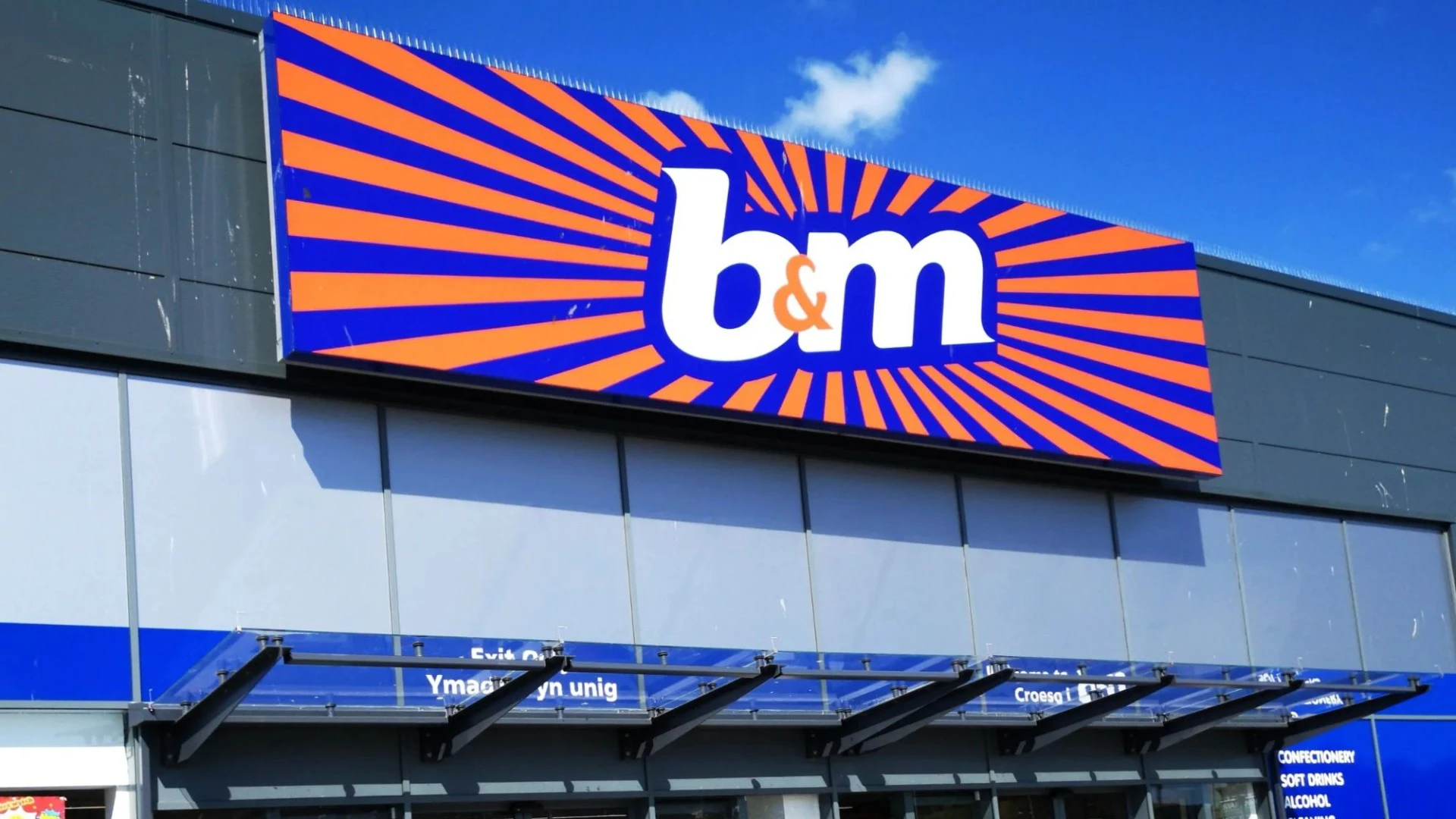 Shoppers go wild after finding £5 buy in B&M that will transform your patio