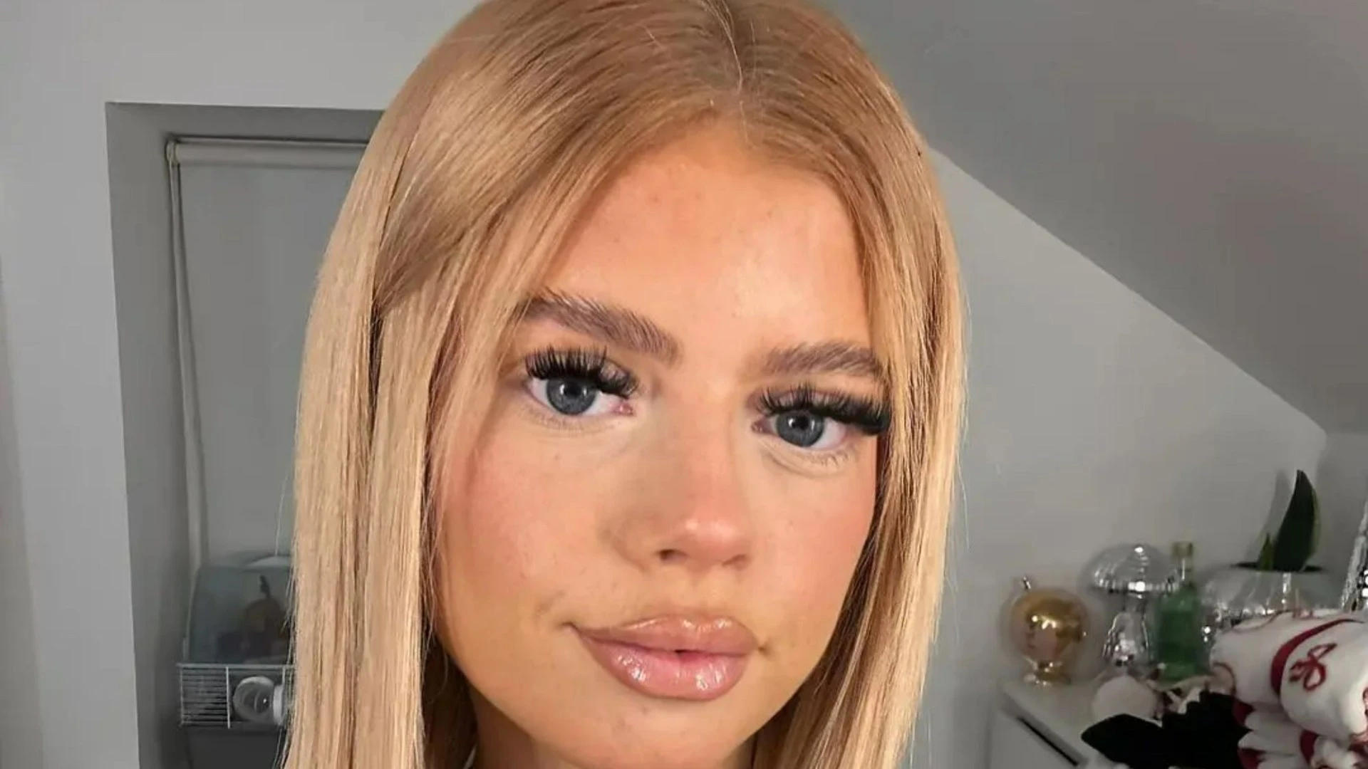 I was obsessed with huge lashes & lip filler - my glow-down has people stunned