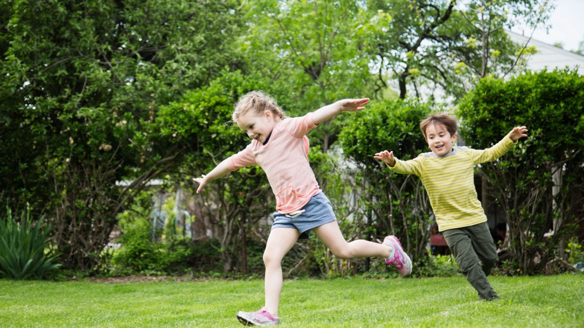 Aldi is selling a £7.99 sandpit that adds fun & touch of colour to your garden