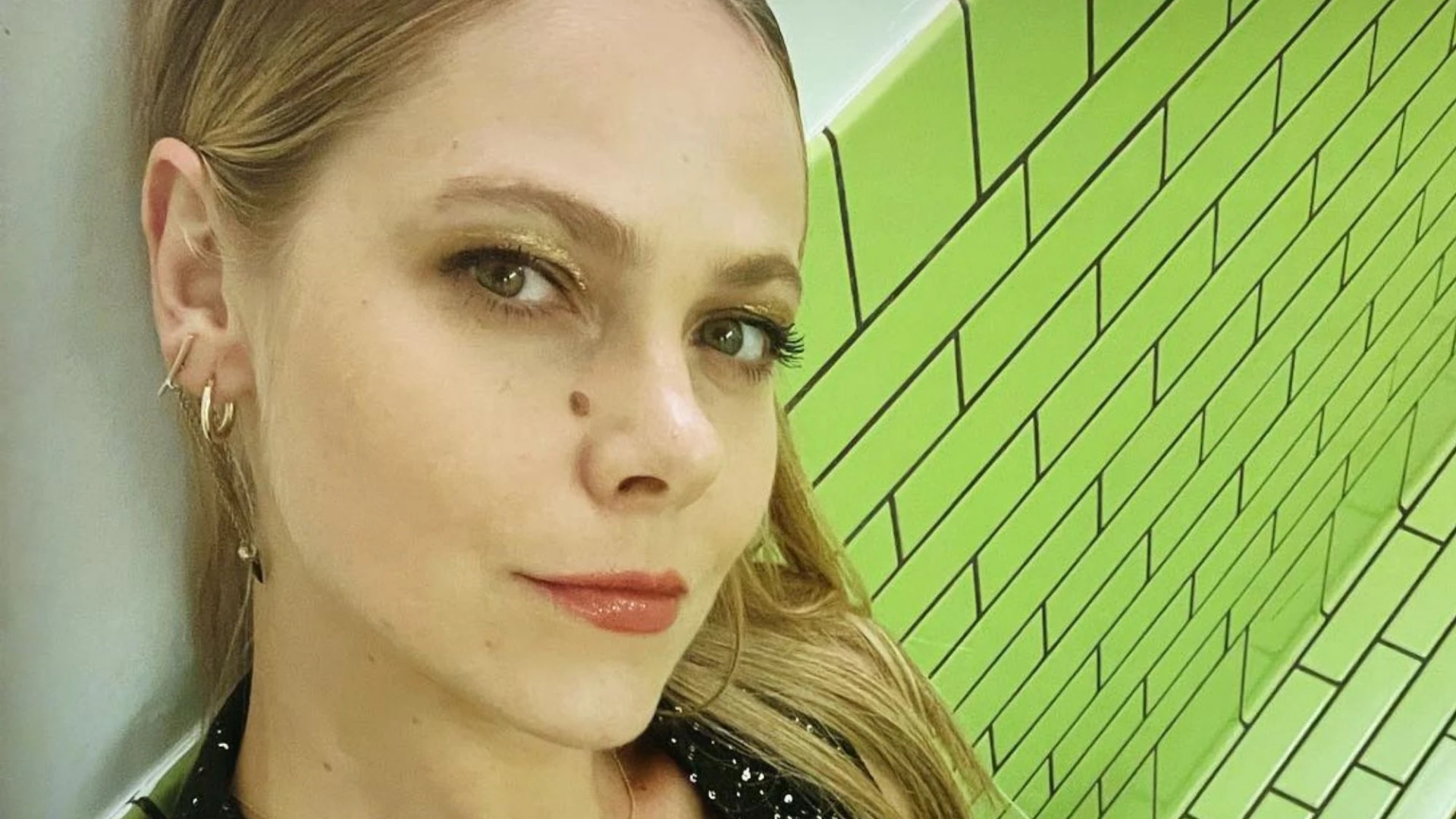 Nepo baby of huge US star stuns in plunging top - can you guess her famous mom?