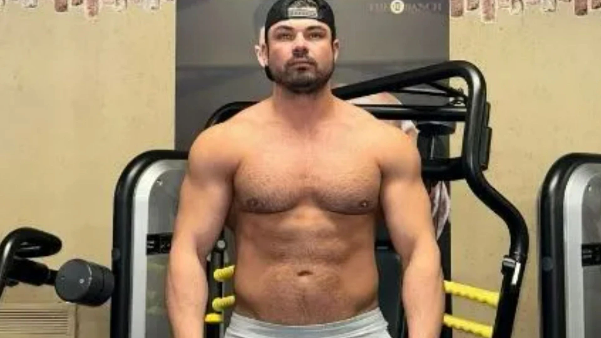 Love Island star hits out in 'fat jab' rant as he shows off ripped physique