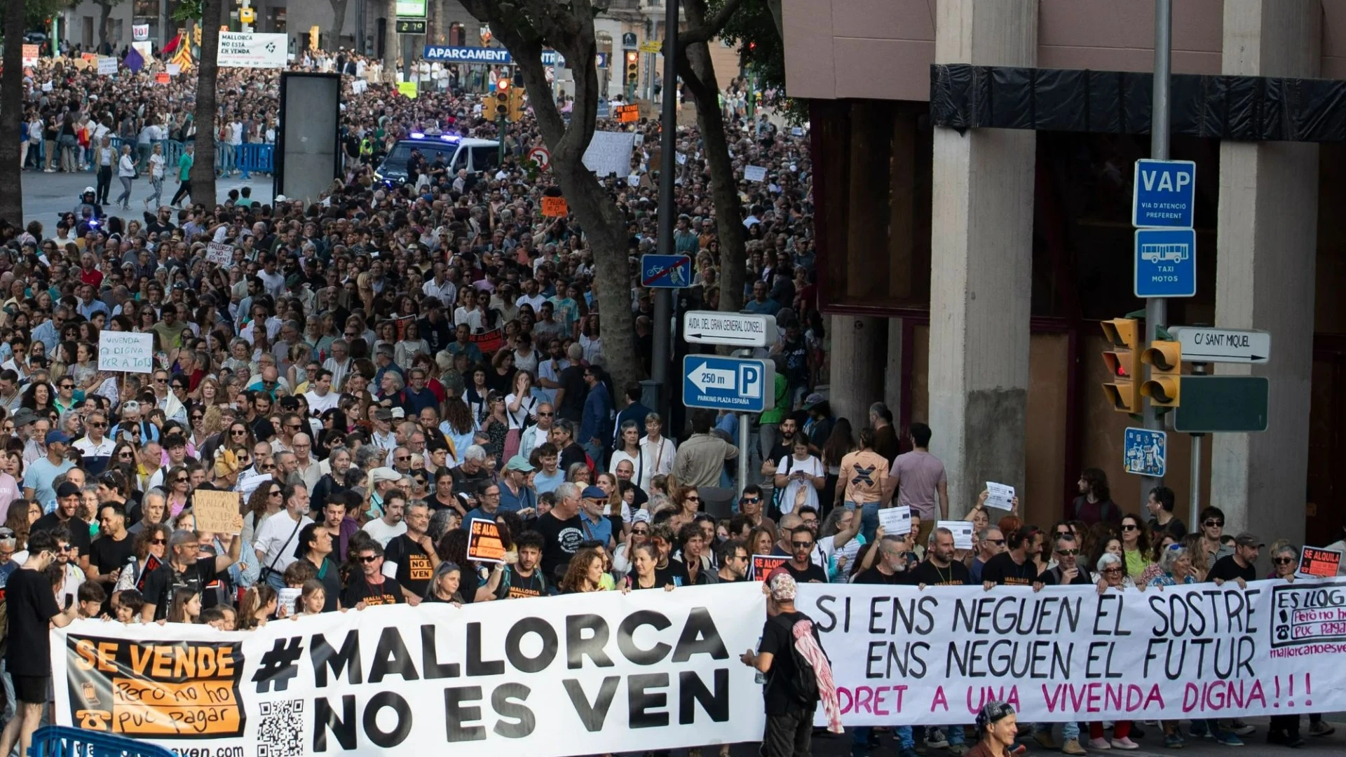 Massive hotel strike to hit Brit hols islands in DAYS to start summer chaos