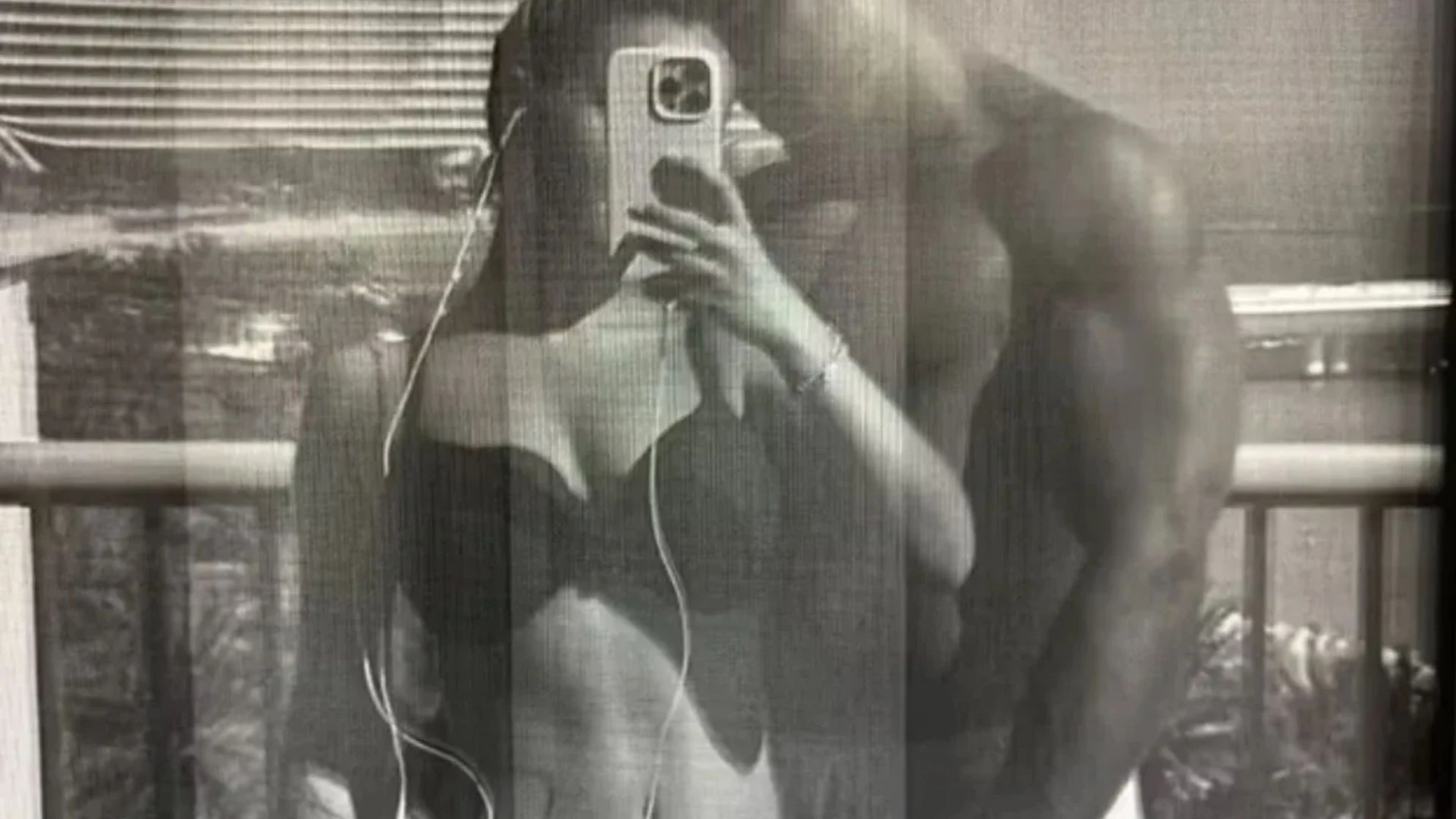 Molly-Mae & Tommy pose together for the first time since split in steamy pic