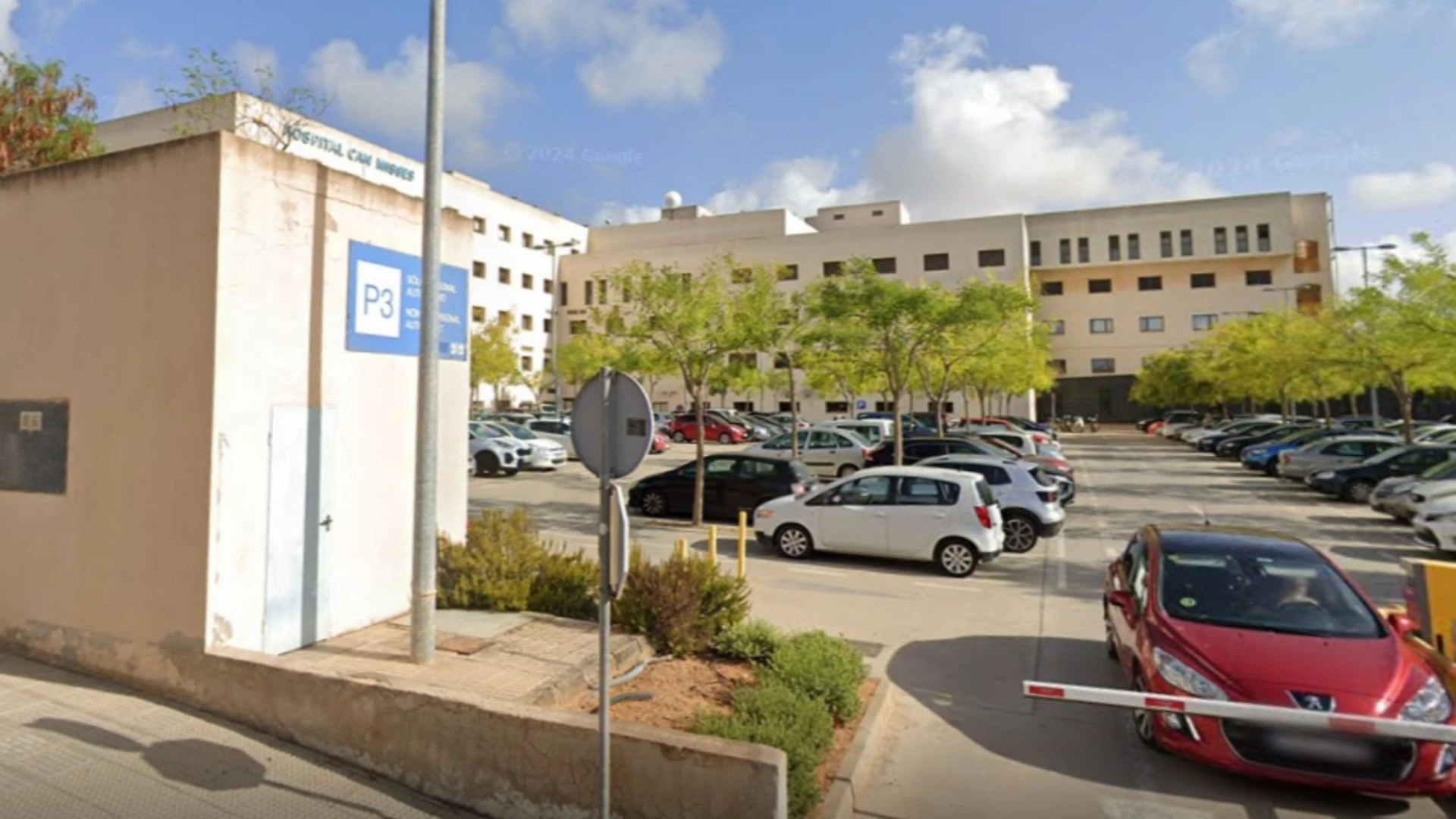 Brit tourist dies on Ibiza holiday after surrendering himself to hospital
