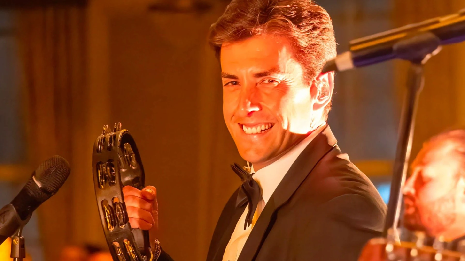 Disgraced Arg looks carefree as he performs days after domestic violence term
