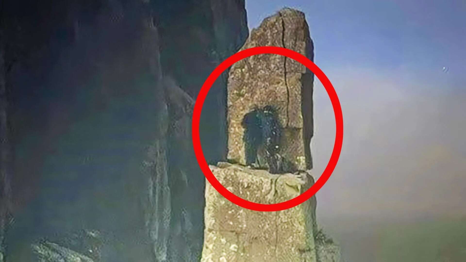 2 climbers left trapped up 200ft rock tower in winds after rope got tangled