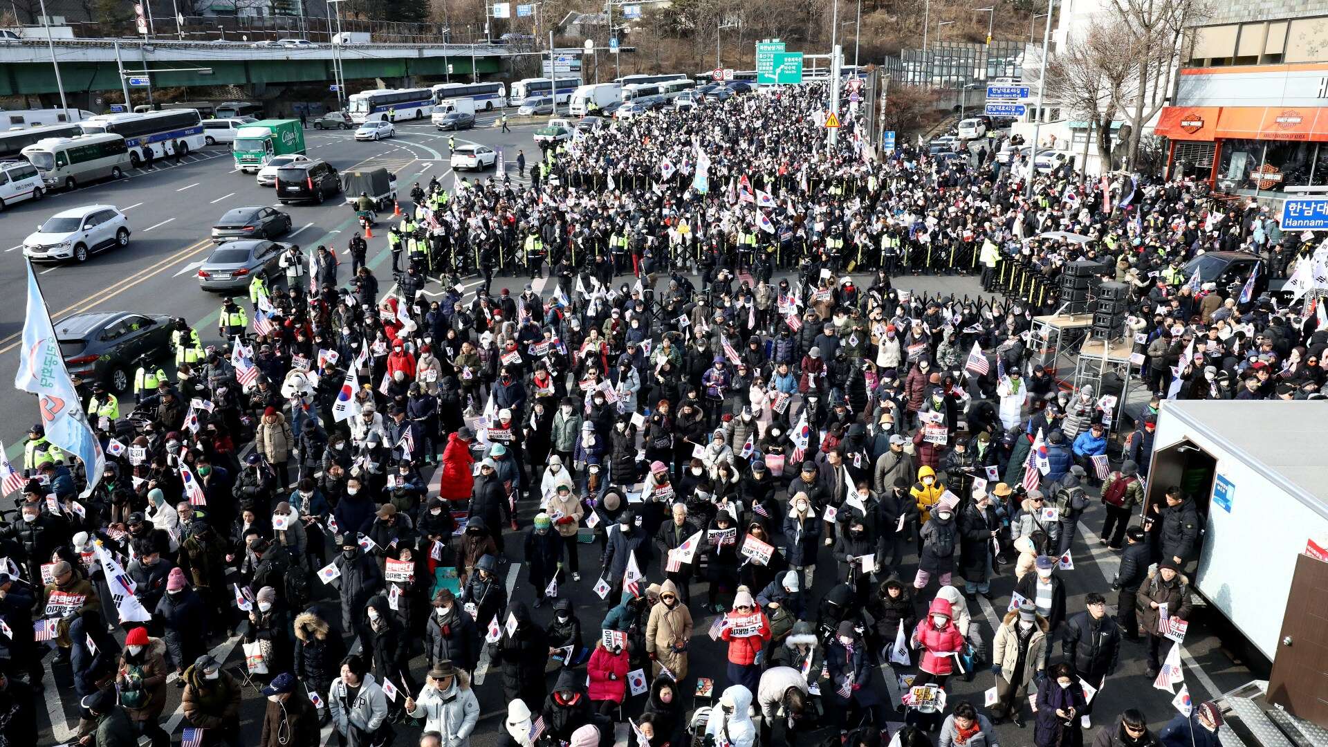 S.Korea president DODGES arrest as guards form human shield to stop cops