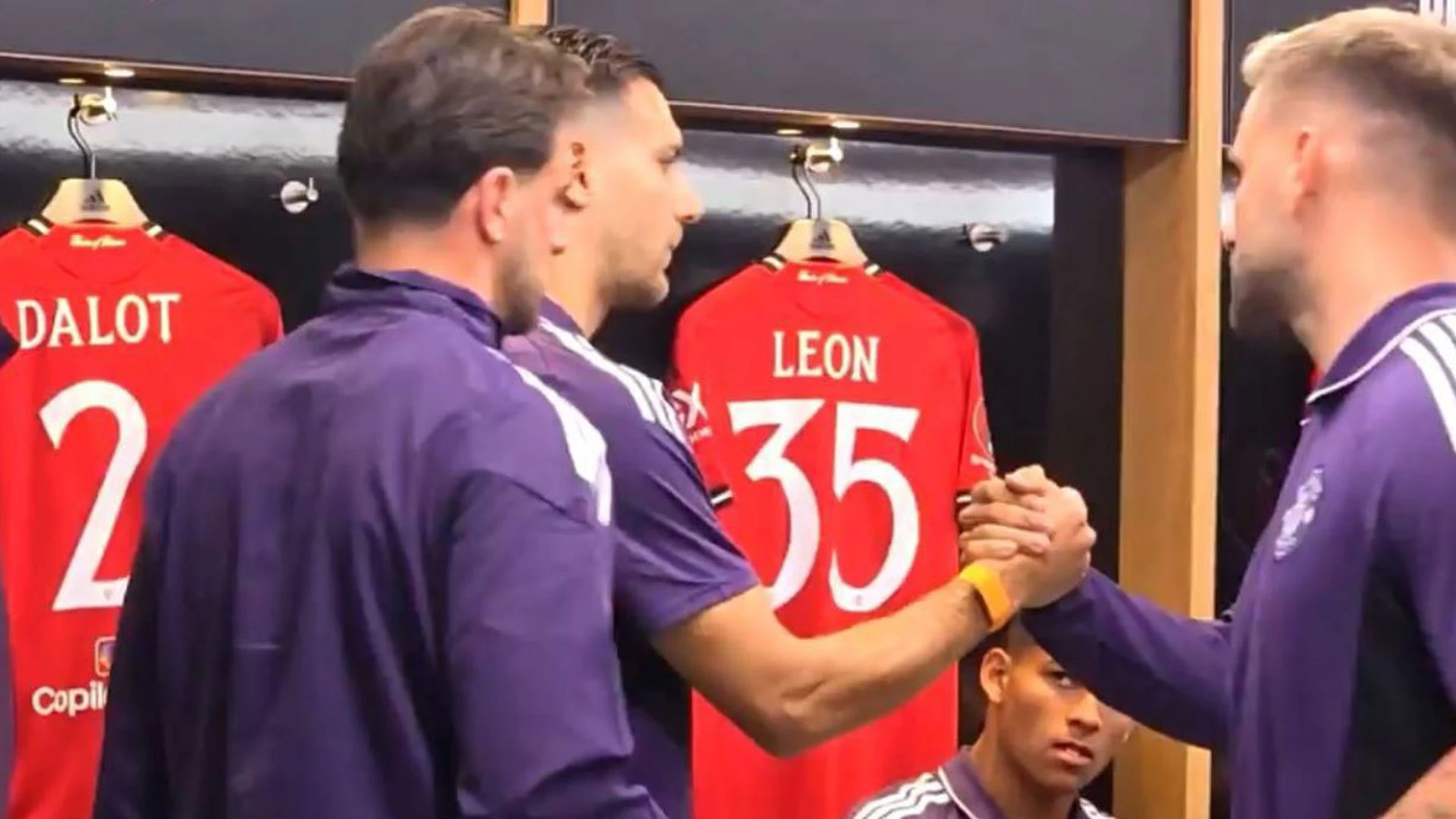 Eagle-eyed fans spot Man Utd star has changed shirt numbers after Sesko deal