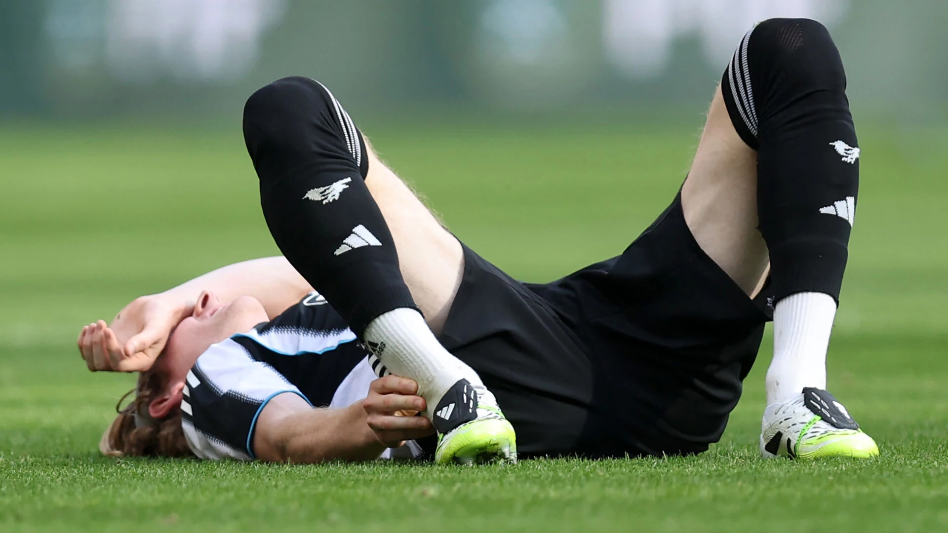 Newcastle fans fume as striker crisis deepens after Anthony Gordon injury
