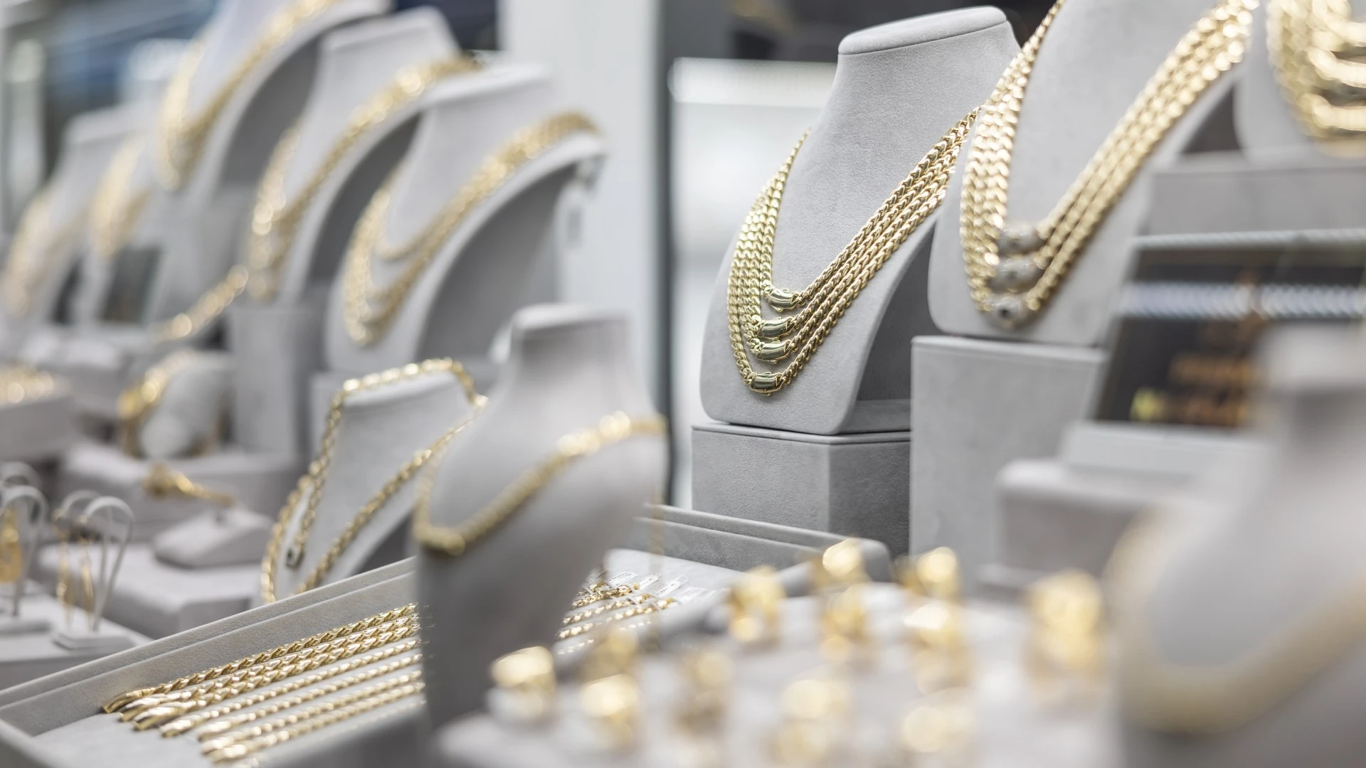 ‘It ruins rings’, jewellery expert issues urgent warning over summer staple