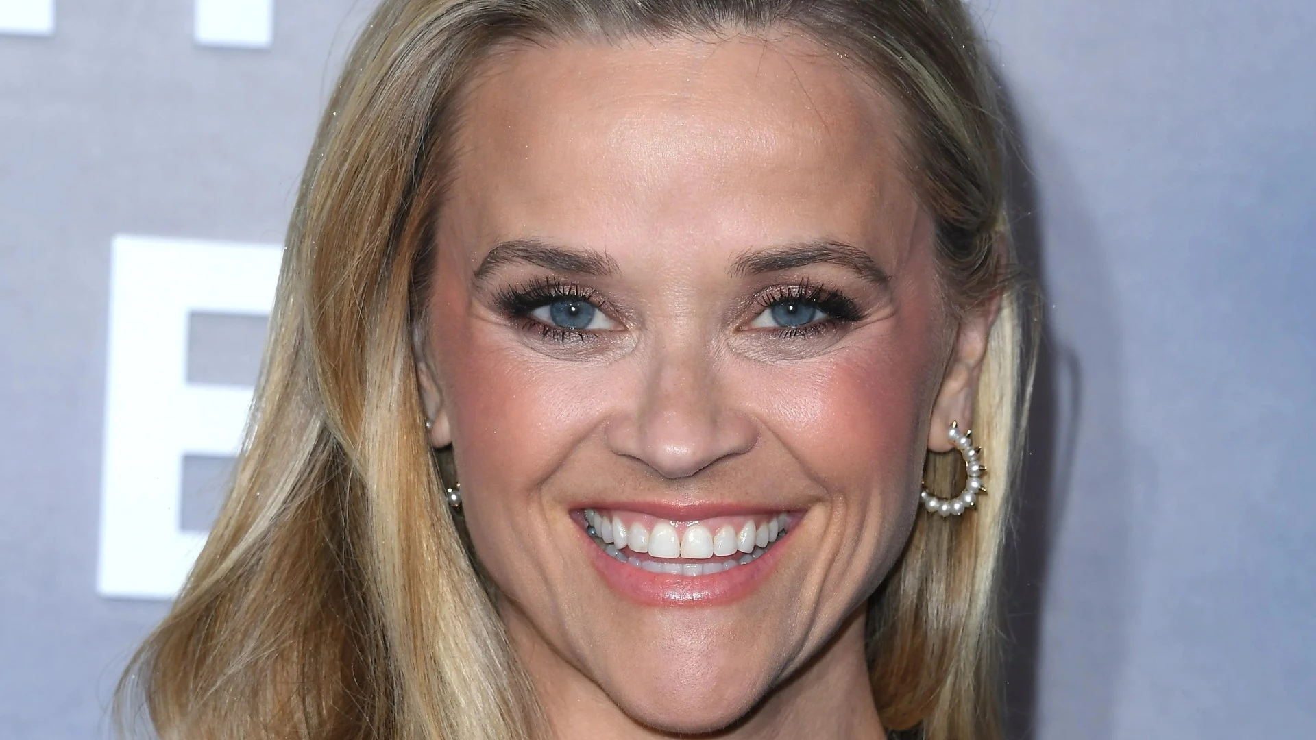 The 6-ingredient breakfast behind Reese Witherspoon's clear skin & thick hair