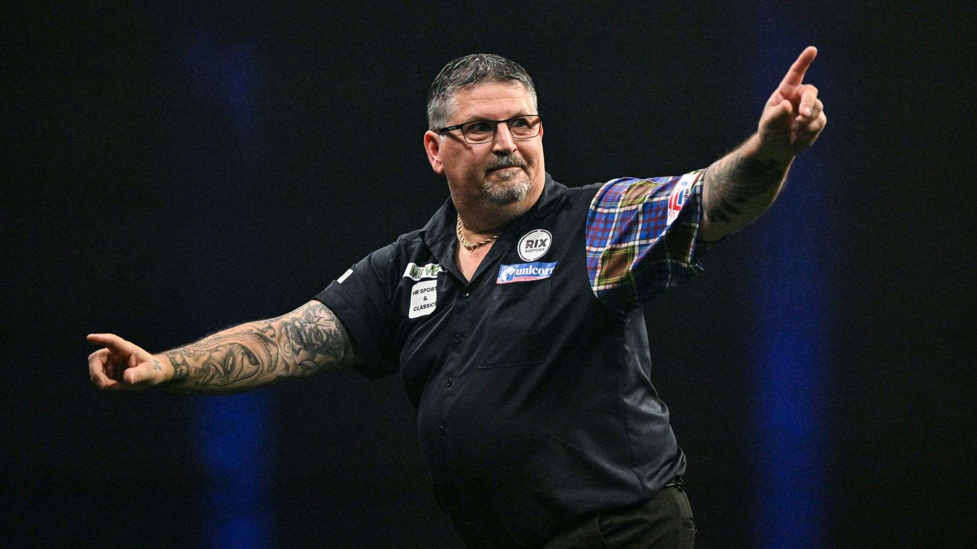 Gary Anderson tips 'cheeky' darts player for superstardom after beating him