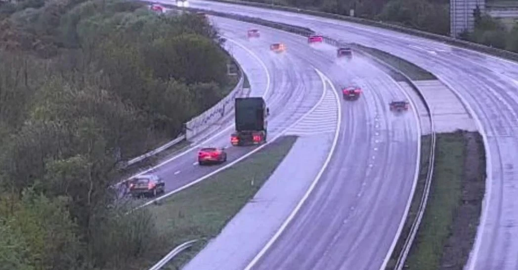 Vital motorway bridge used by 80k every day SHUTS due to strong winds & floods