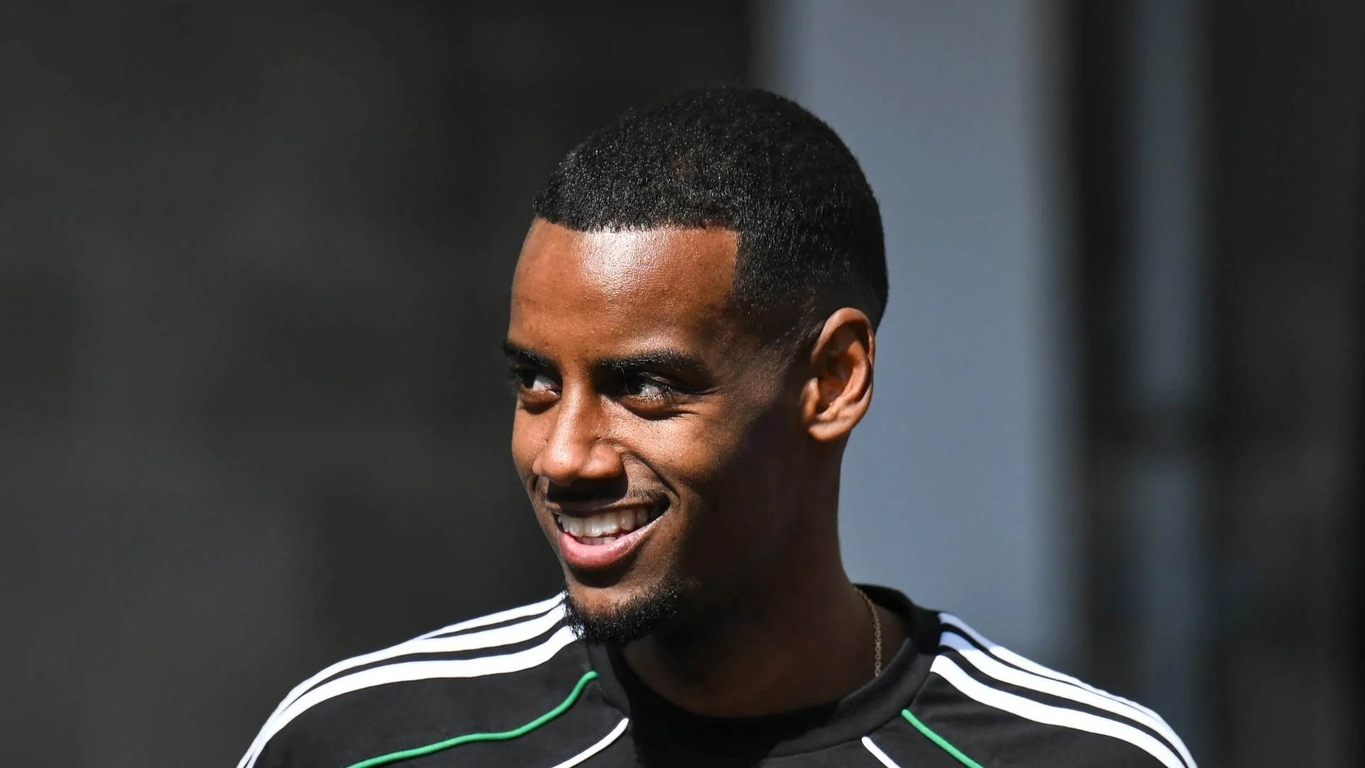 Isak not part of Newcastle family day arranged by Howe and told to train alone