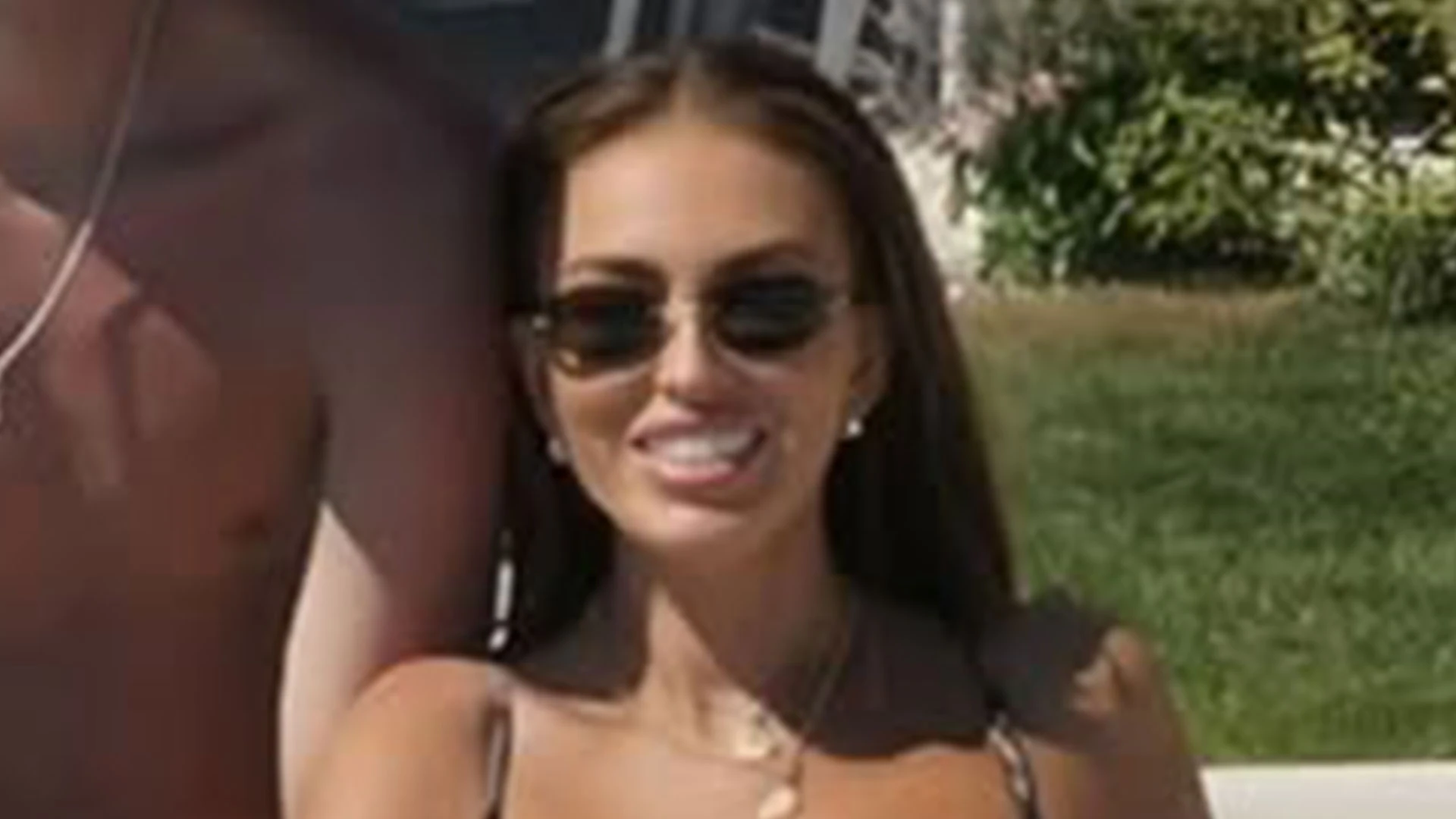 Golf Wag Paulina Gretzky leaves little to imagination in tiny bikini in pool