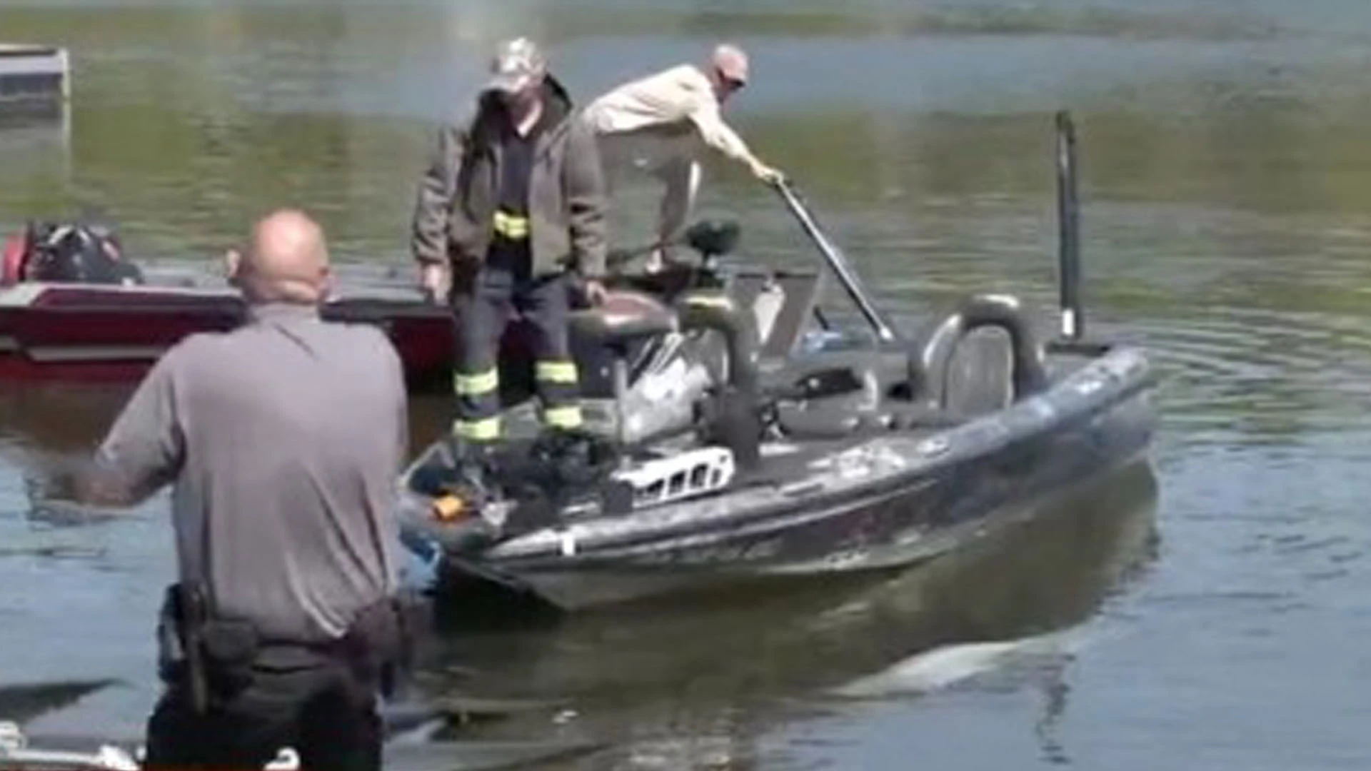 1 dead in Major League Fishing crash as angler's girlfriend begs 'please pray'
