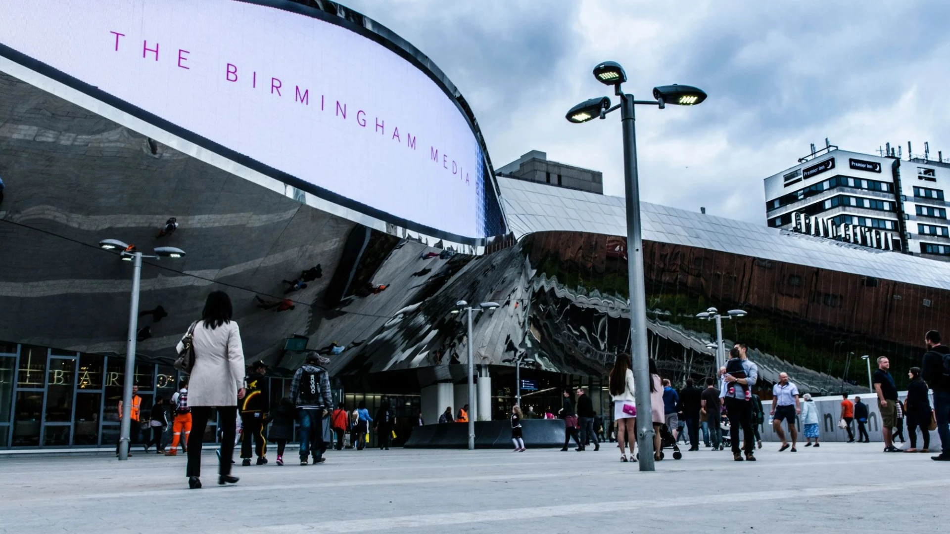 Major UK train station cancels ALL journeys to & from station over ‘wire issue’
