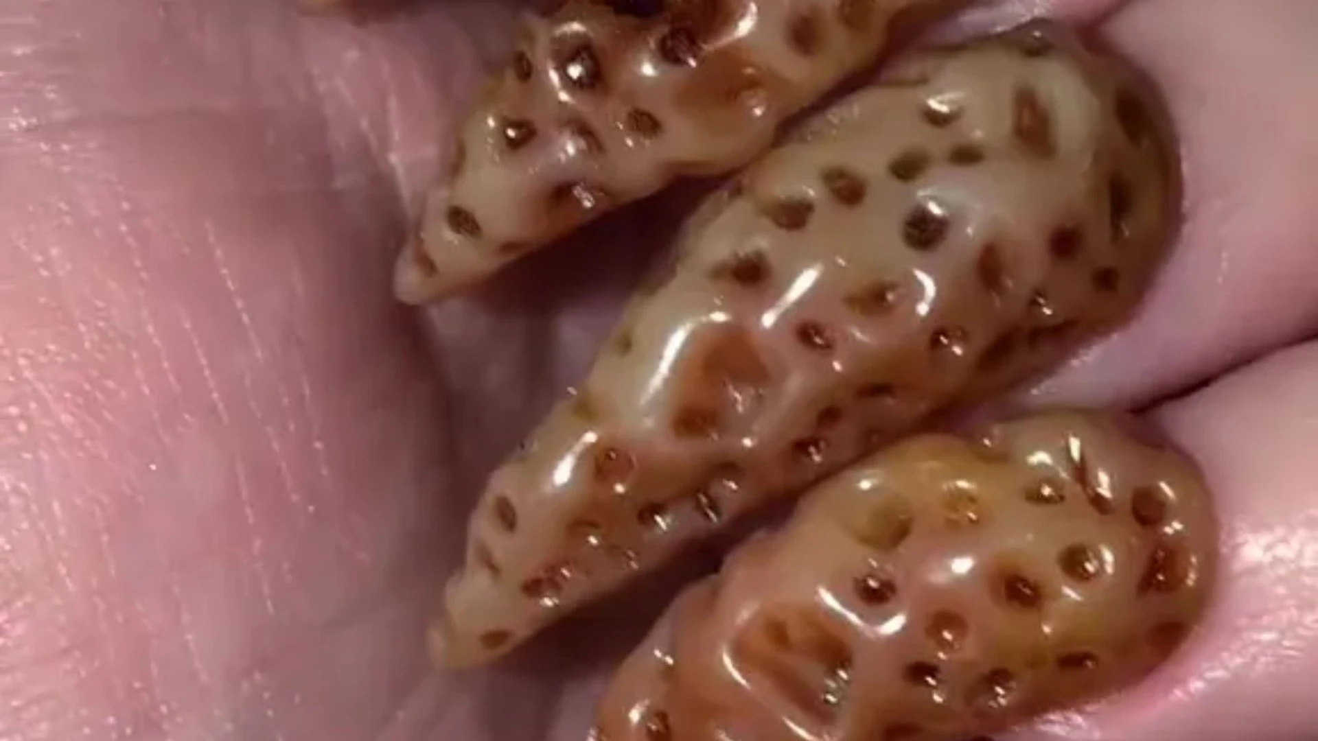 Woman shows off her 'strawberry' manicure that's giving 'Freddy Krueger' vibes