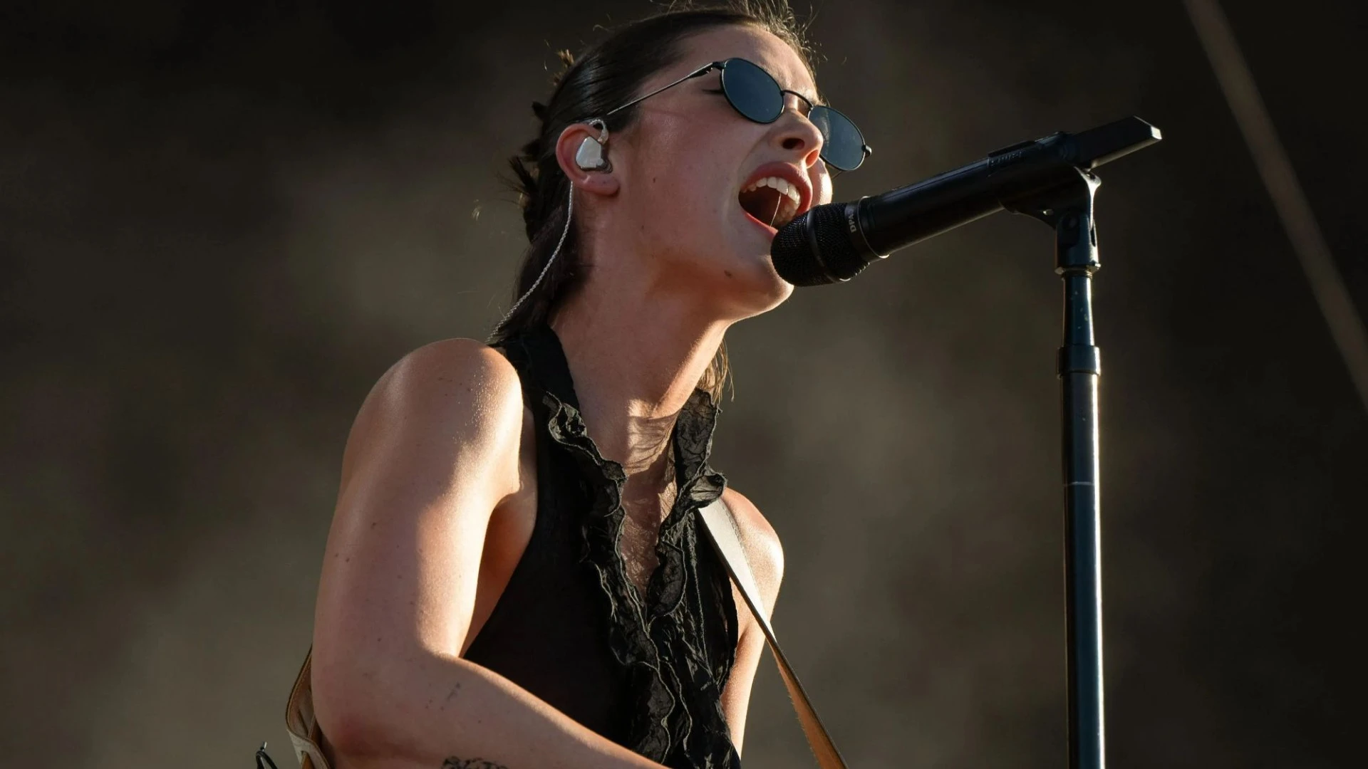 Gracie Abrams show descends into chaos at Spain festival after tech fail