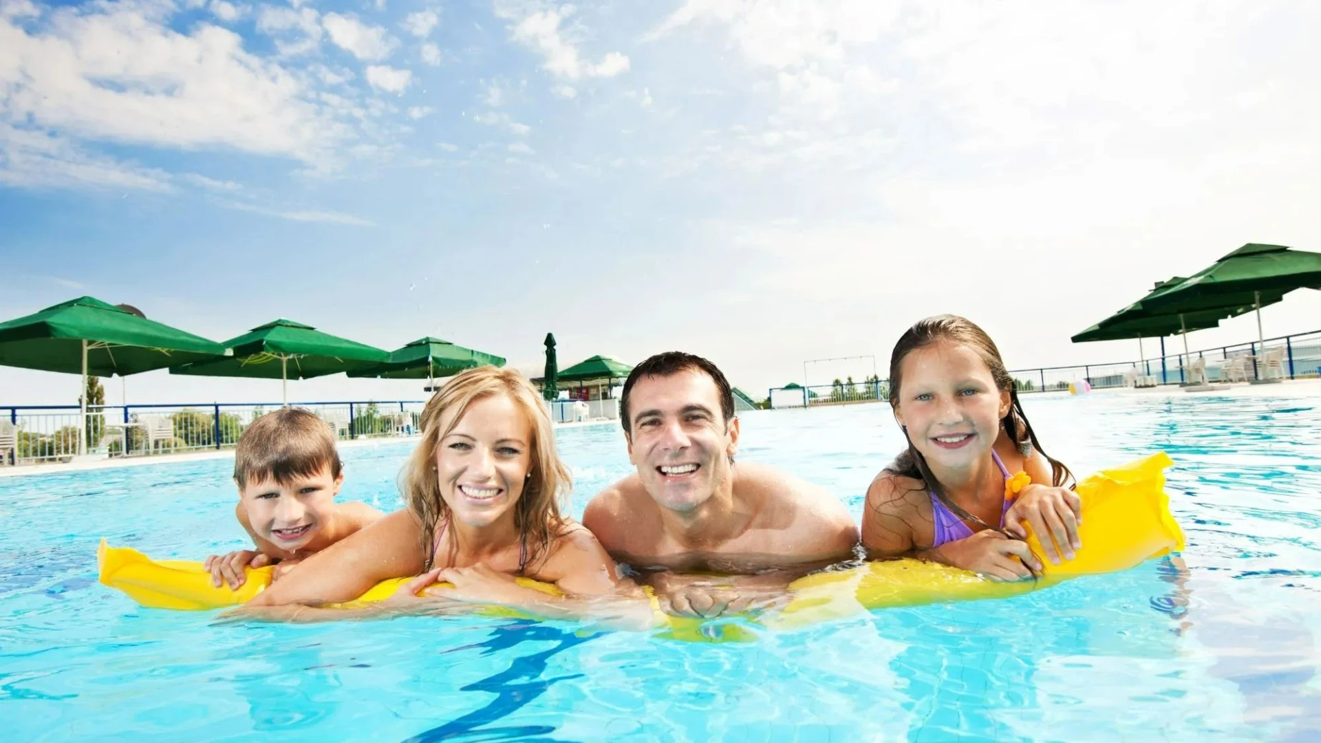 The 3 beach hacks mums need this summer & how to keep your belongings safe