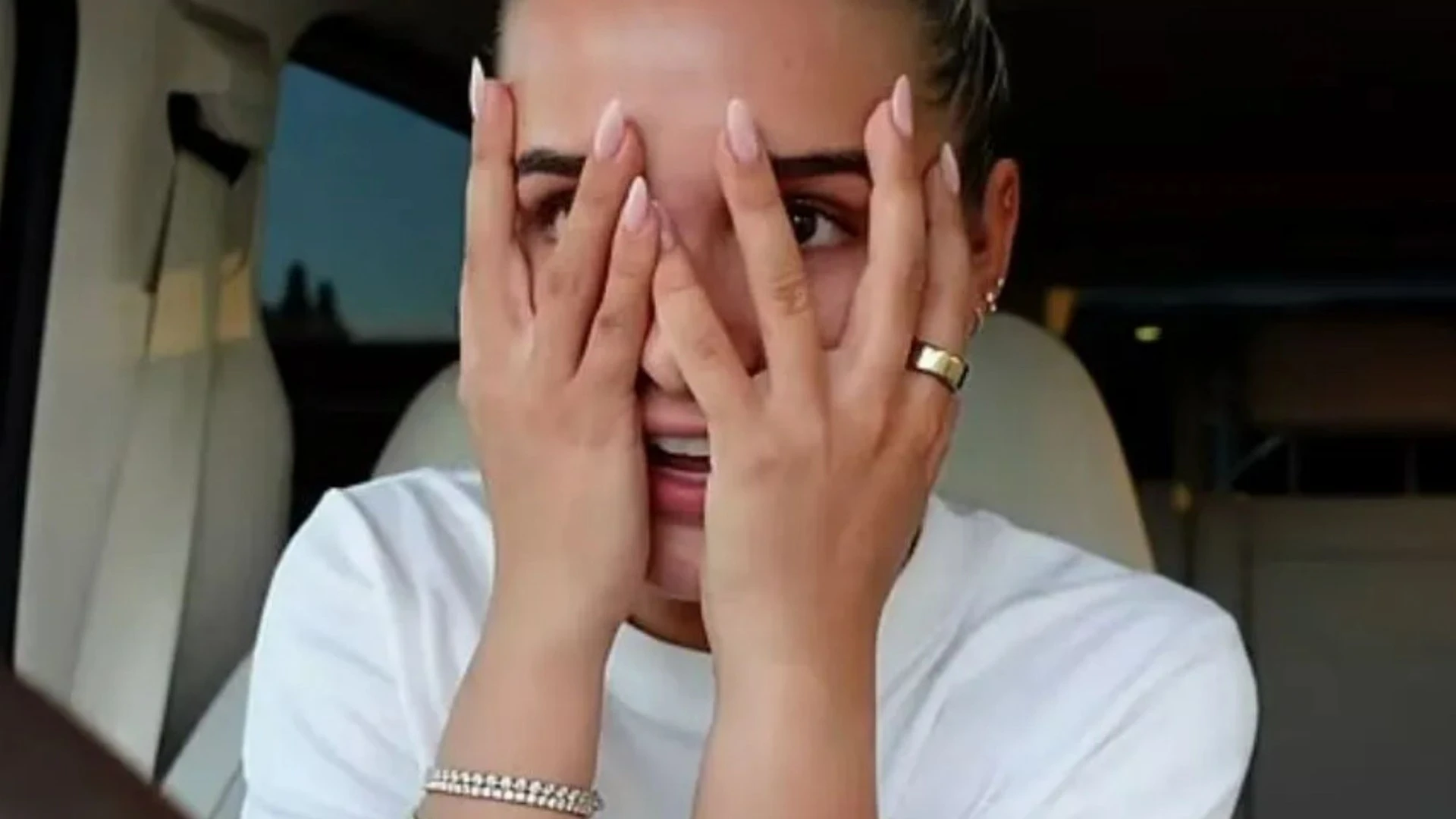 Gobsmacked Molly-Mae targeted by AI scam as she issues warning to fans