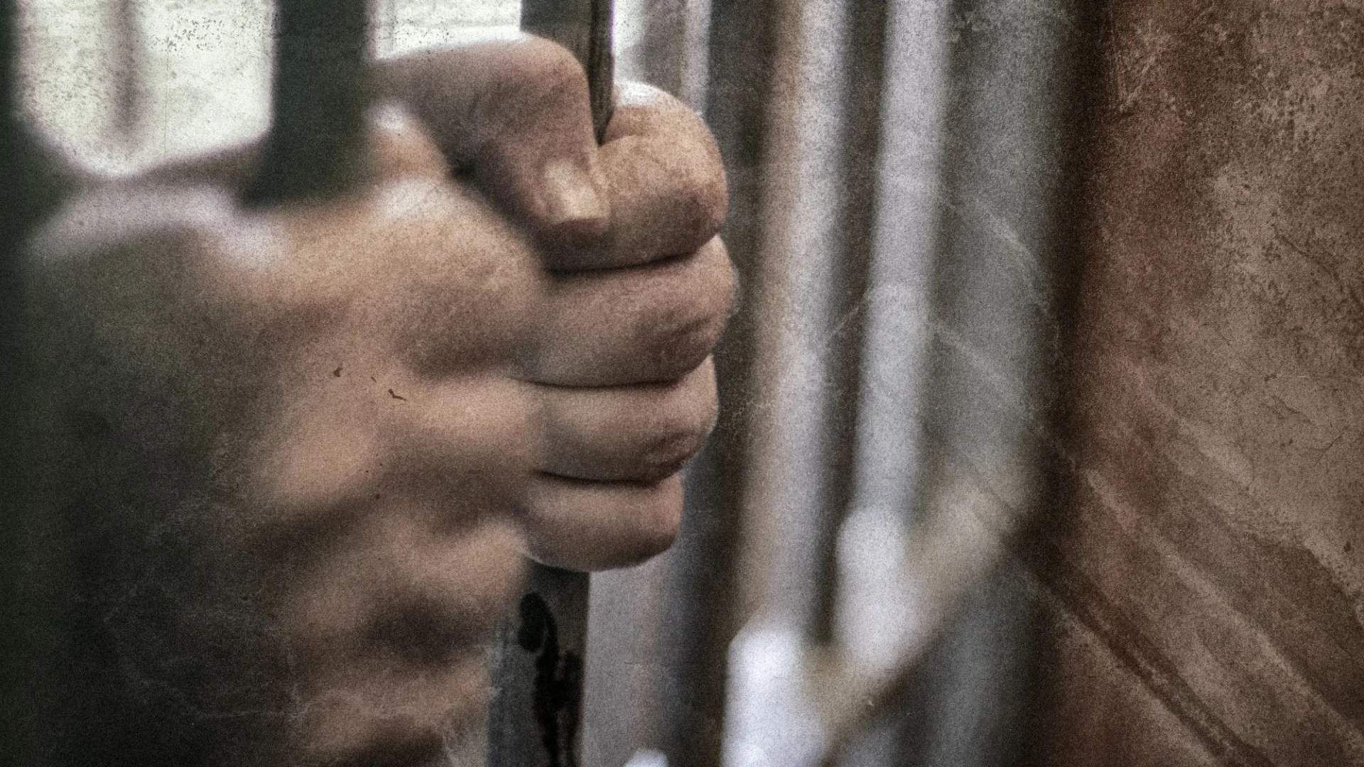 Fury as number of foreign criminals jailed in UK hits record high