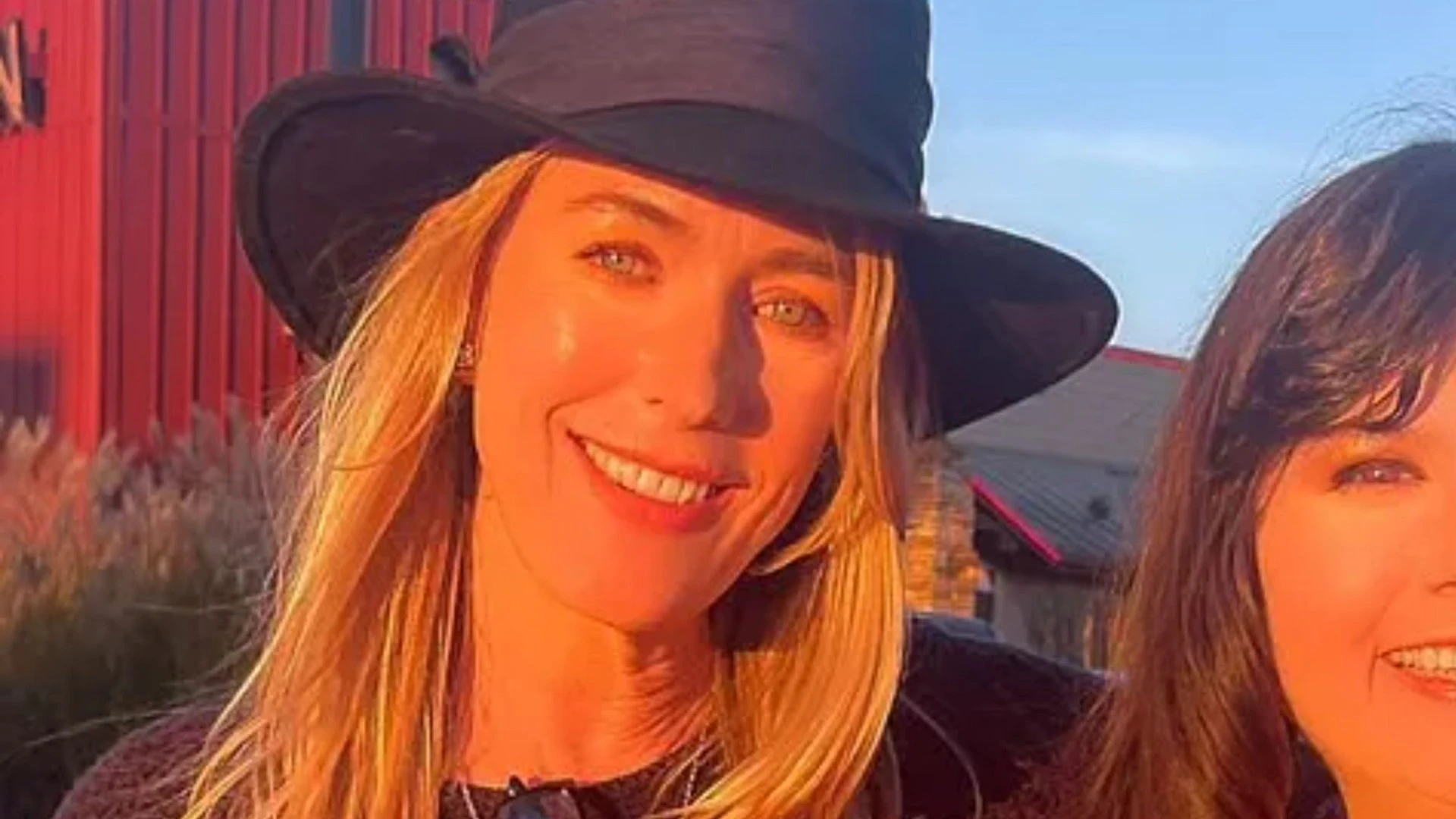 80s child star looks unrecognisable as she poses with fans - can you guess who?