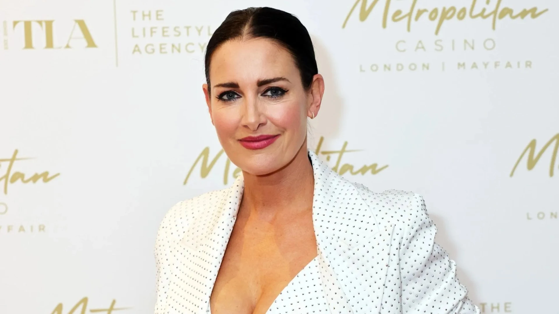 Kirsty Gallacher shares hospital pic as she starts radiotherapy for tumour