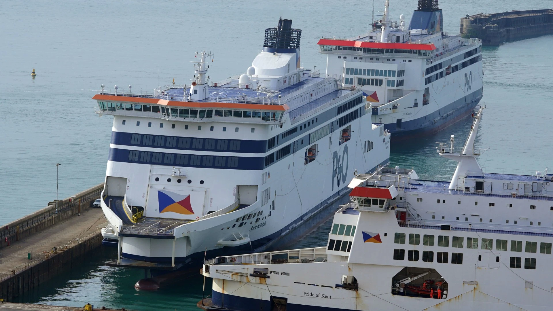 Illegal immigrants hid on coach taking kids to France on school trip