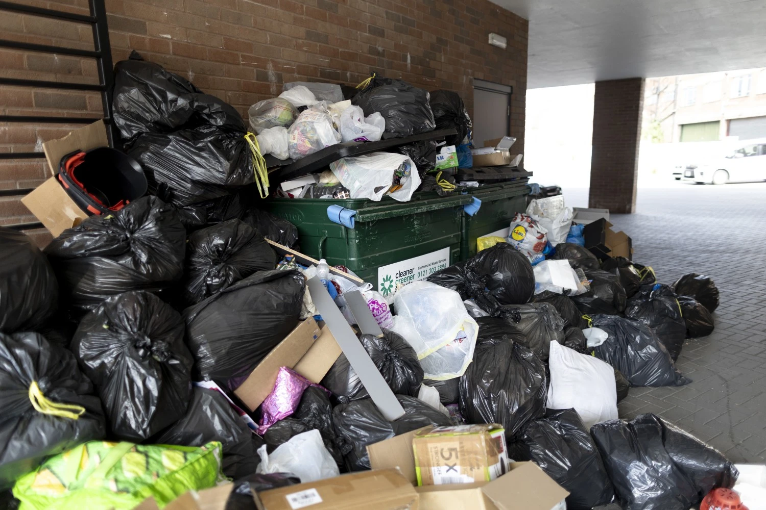UK town dragged back to VICTORIAN era 'thanks to Labour' with rats & rubbish