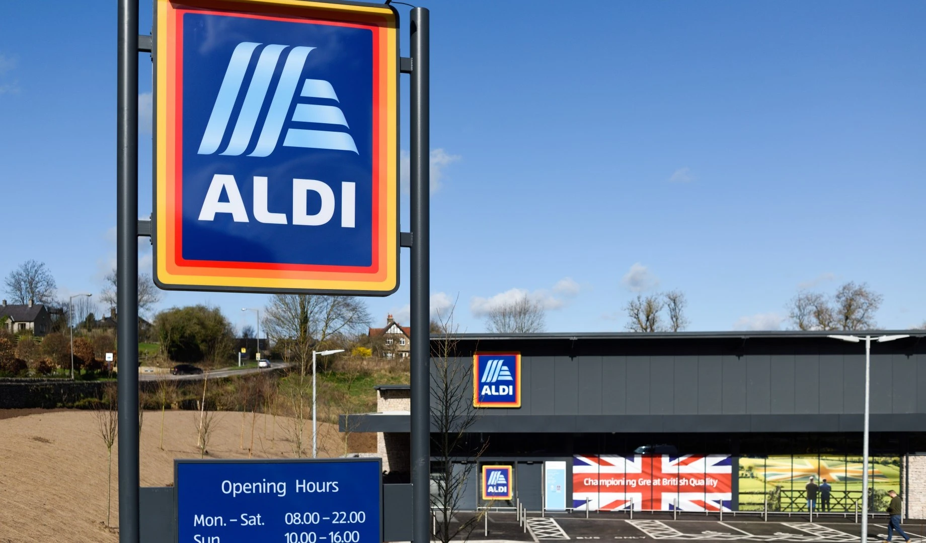 Aldi launches £10 garden buy that's perfect for lazing in sun & at festivals