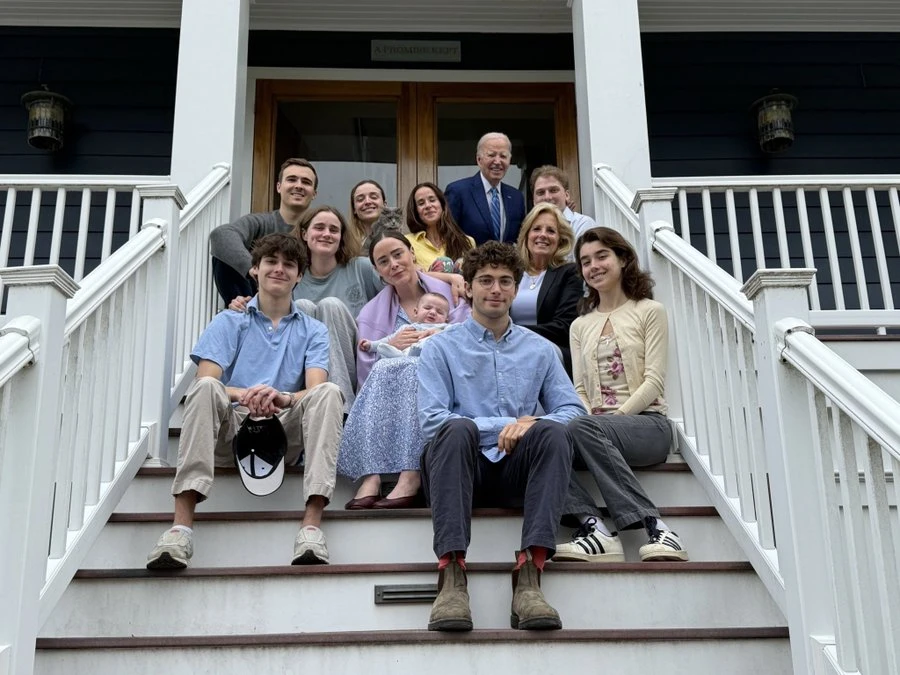 Biden accused of FAKING family pic as viewers spot mysterious 'floating hand'