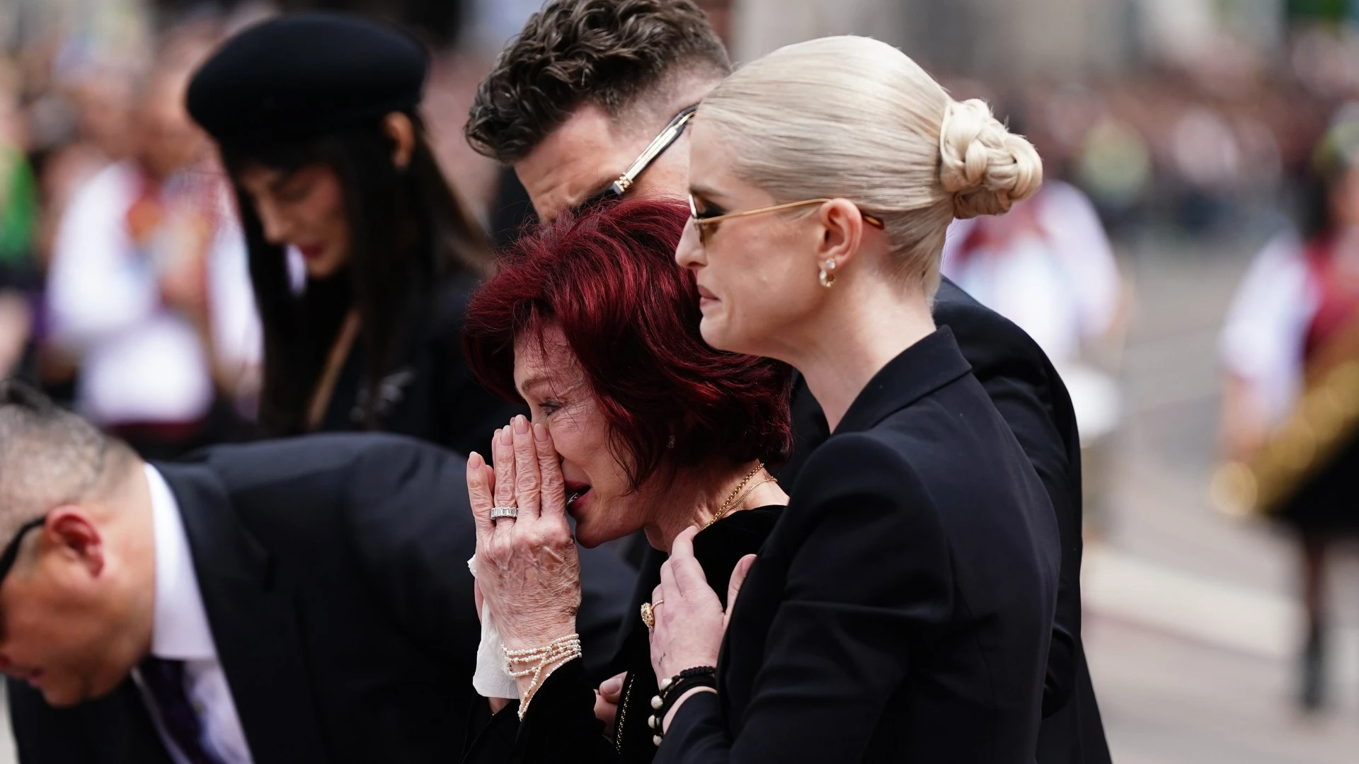 Ozzy's daughter Kelly hugs family as fans say goodbye to rock legend