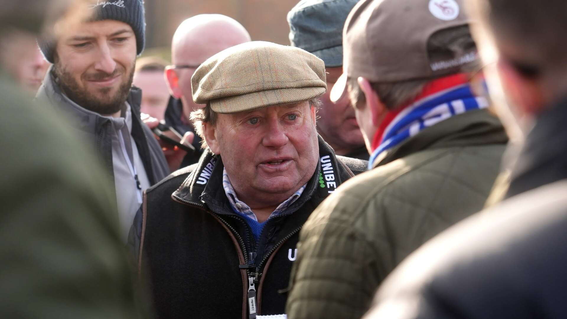 Nicky Henderson's Cheltenham curse strikes again with superstar horse OUT