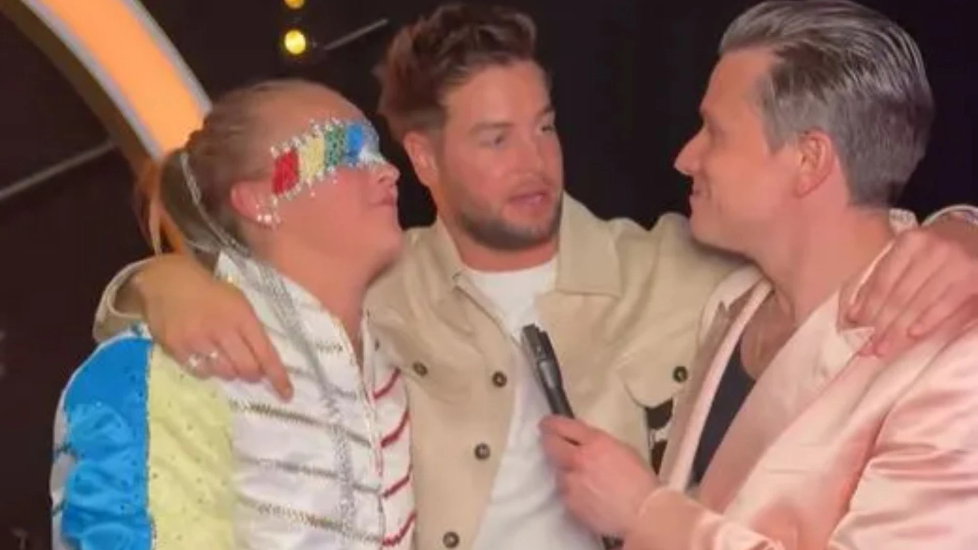 Watch moment JoJo Siwa flirtily asks Chris Hughes for a massage at CBB party
