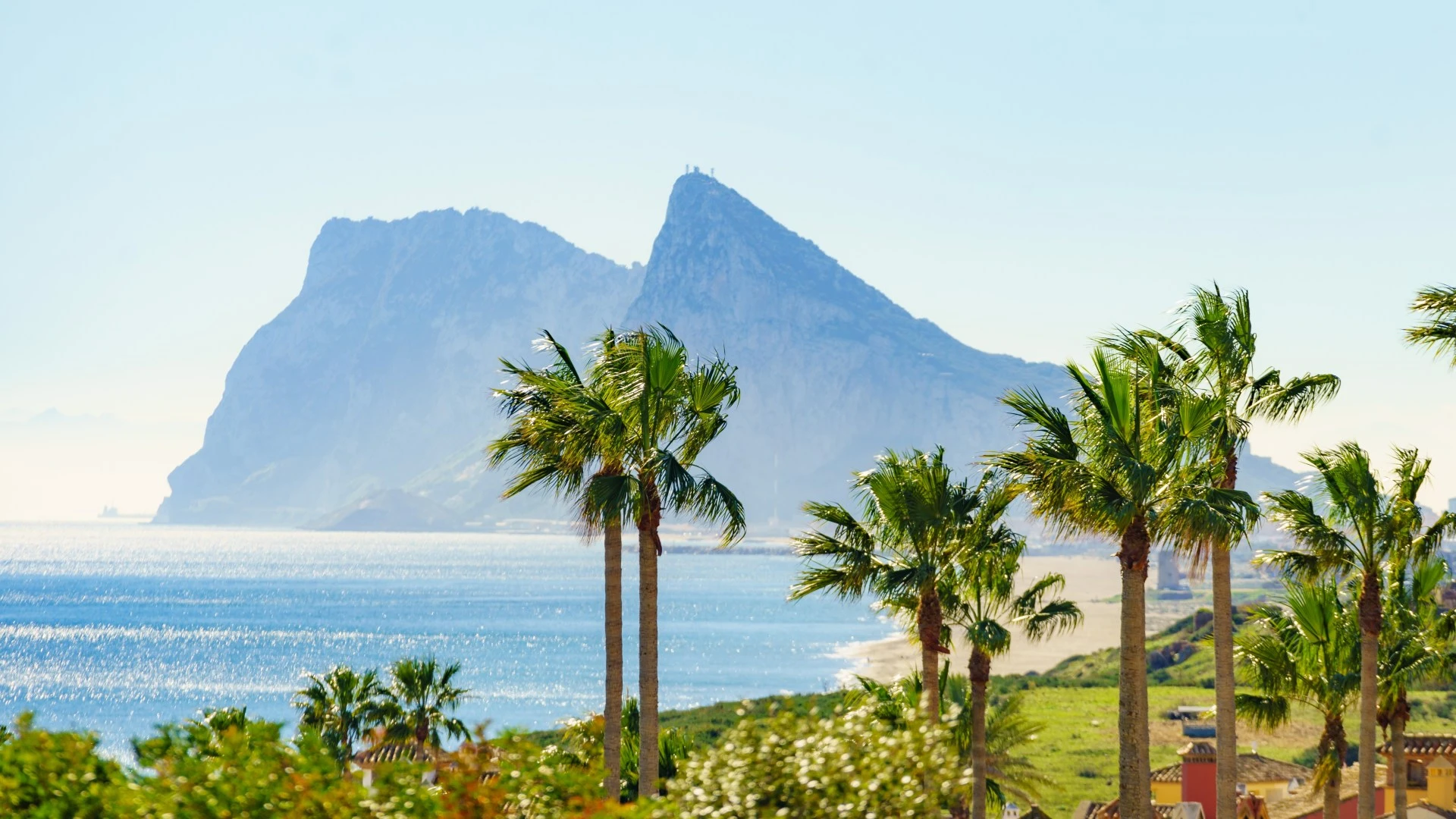 I stayed in floating yacht hotel with champagne breakfasts & celeb-spotting