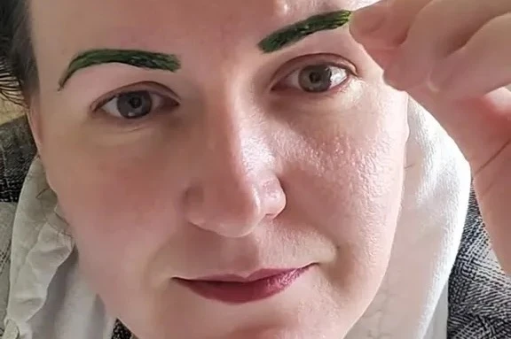 My attempt to dye my brows went horribly wrong & left me too stunned to speak