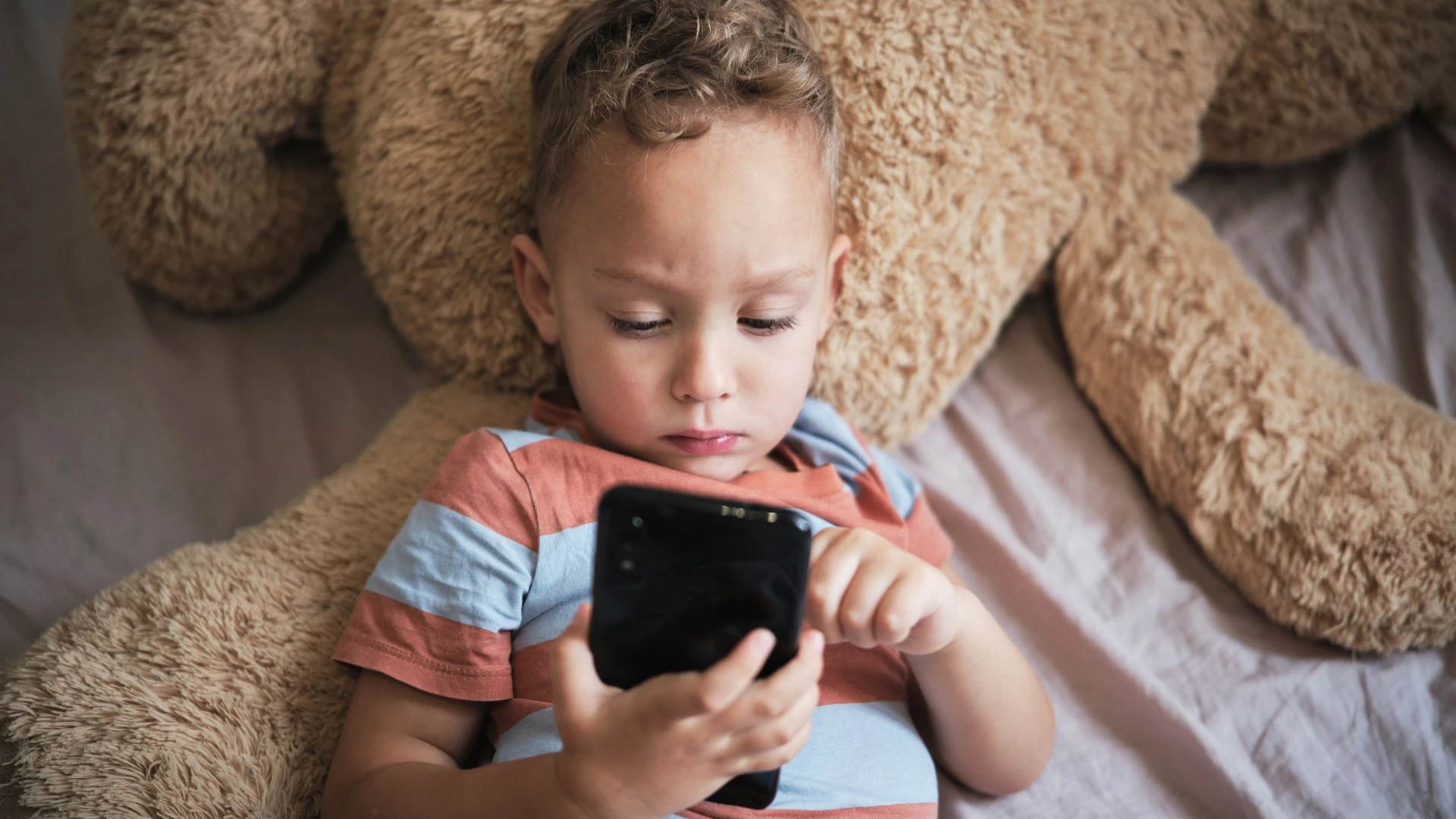 Kids who spend hours glued to screens ‘increase risk of heart attack and stroke’