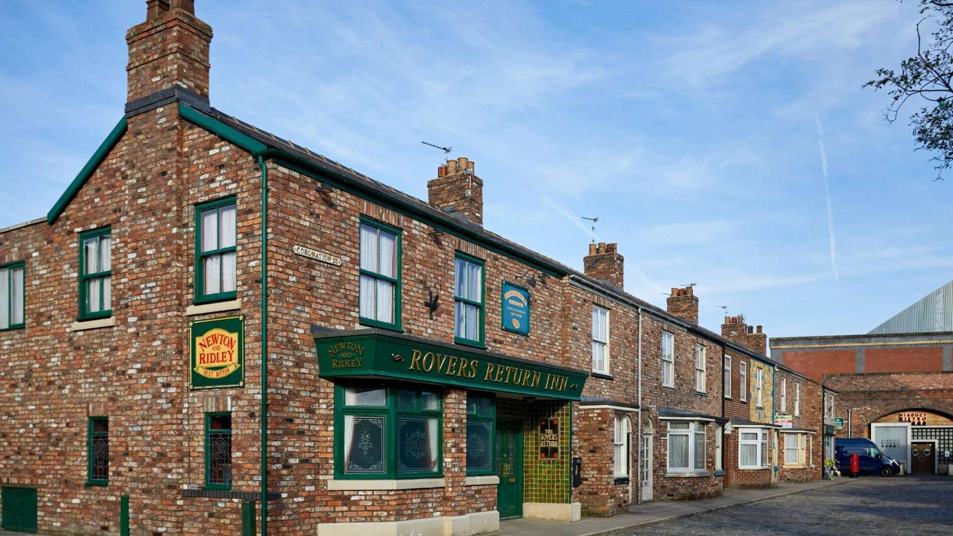 Coronation Street hand new contract to fan-favourite amid cast cull